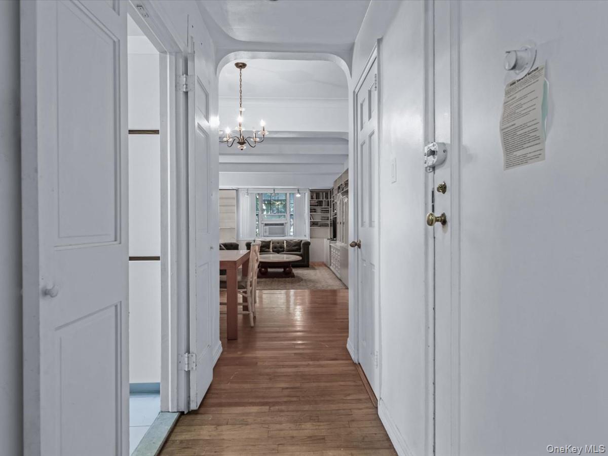 #4 photo, 76-36 113th Street, クイーンズ区 Forest Hills , NY 11375