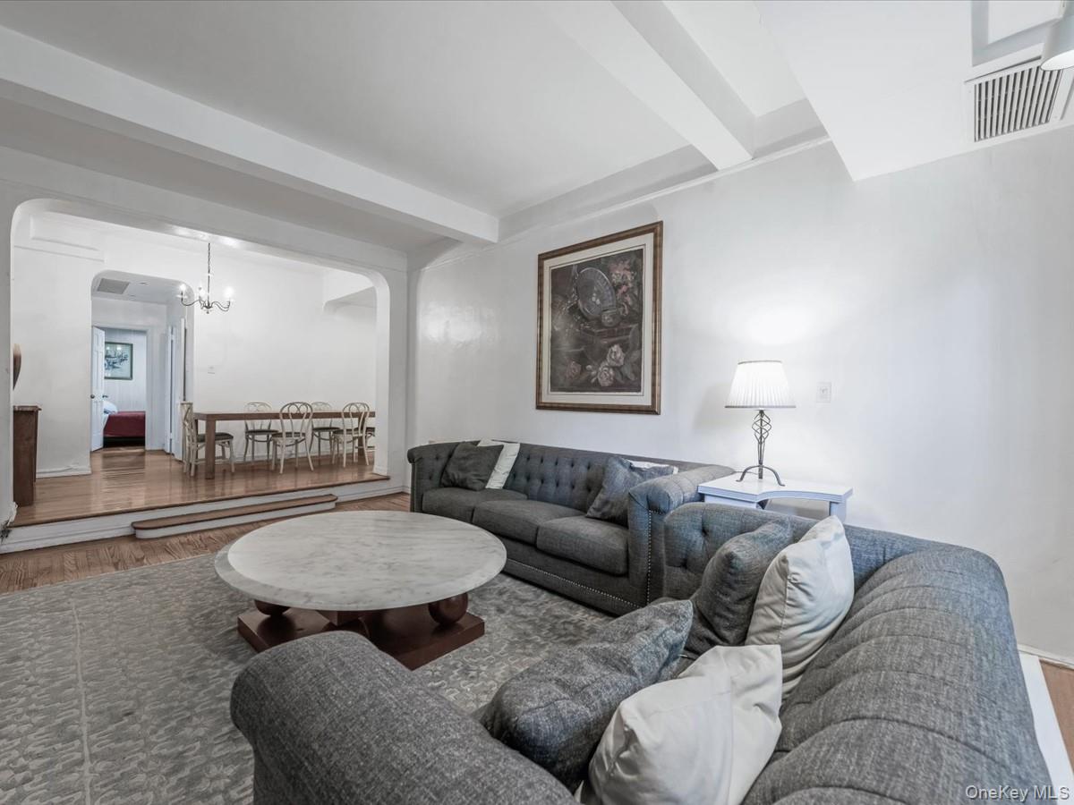 #9 photo, 76-36 113th Street, クイーンズ区 Forest Hills , NY 11375