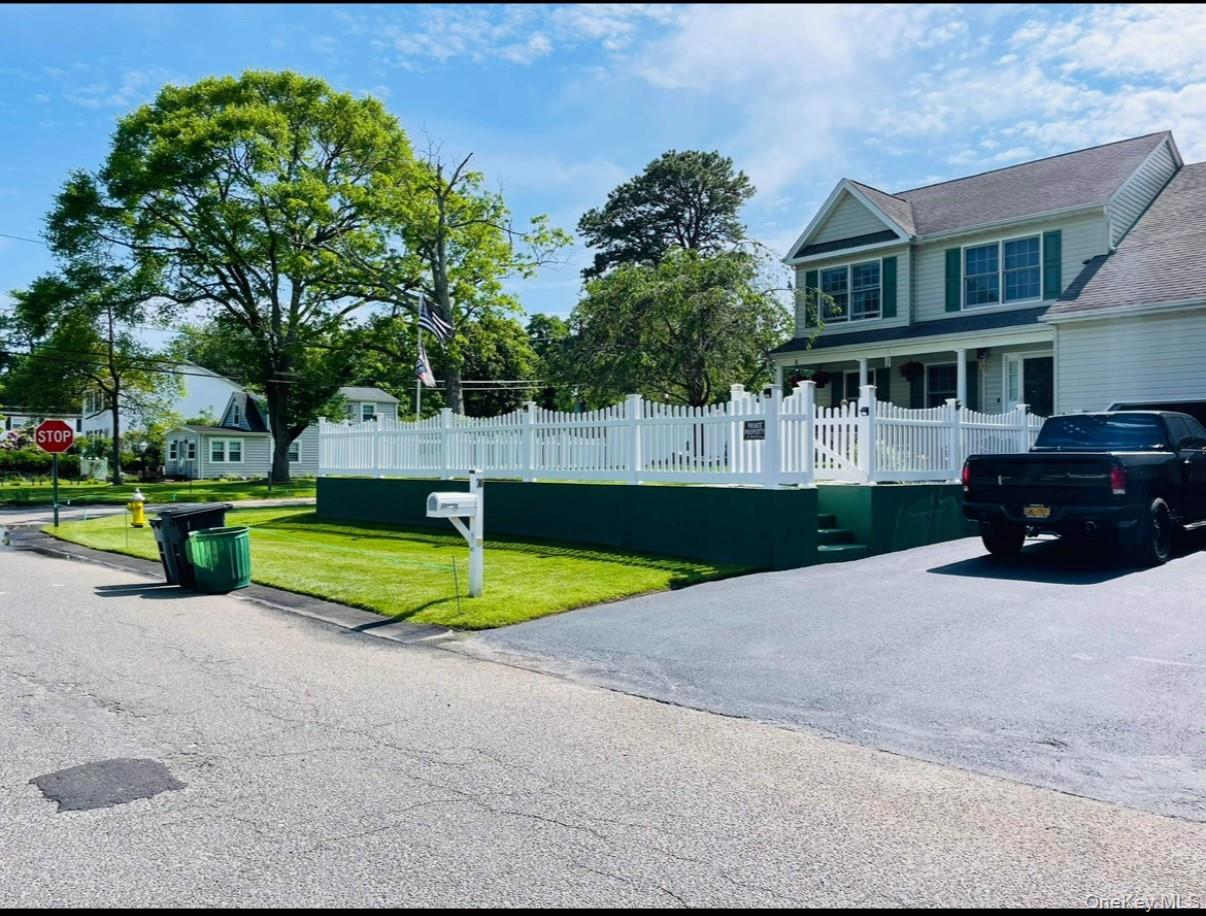 #2 photo, 30 Lakeview Drive, サフォーク郡 Mastic Beach , NY 11951