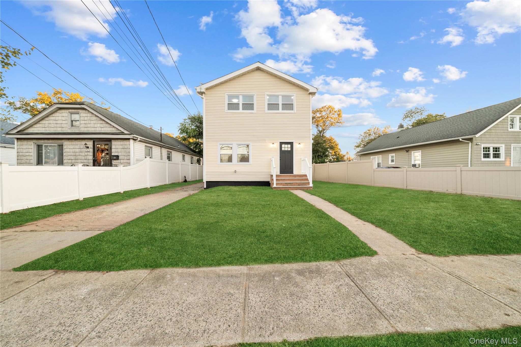 #1 photo, 146 Lincoln Avenue, ナッソー郡 Roosevelt , NY 11575