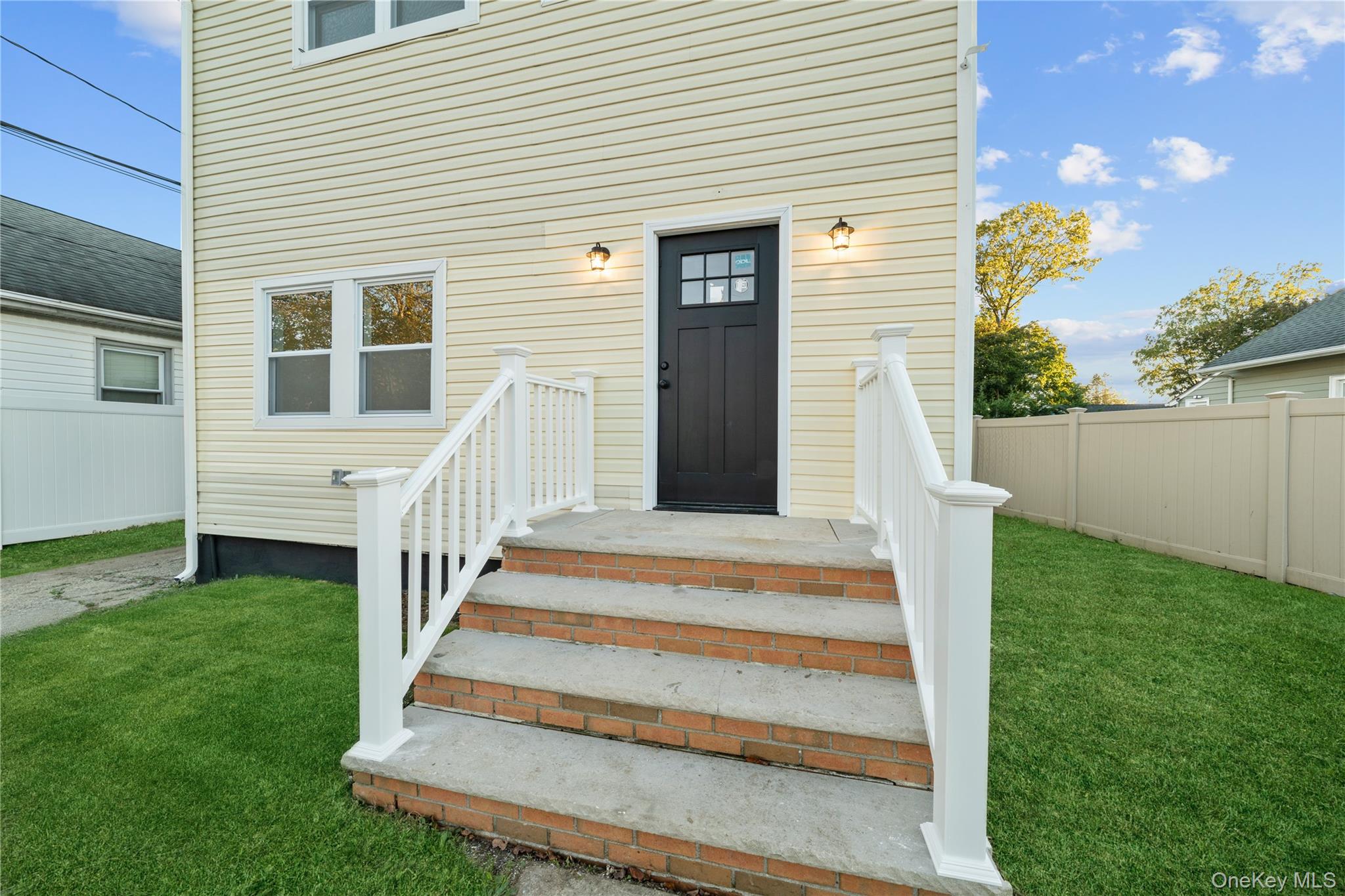 #2 photo, 146 Lincoln Avenue, ナッソー郡 Roosevelt , NY 11575