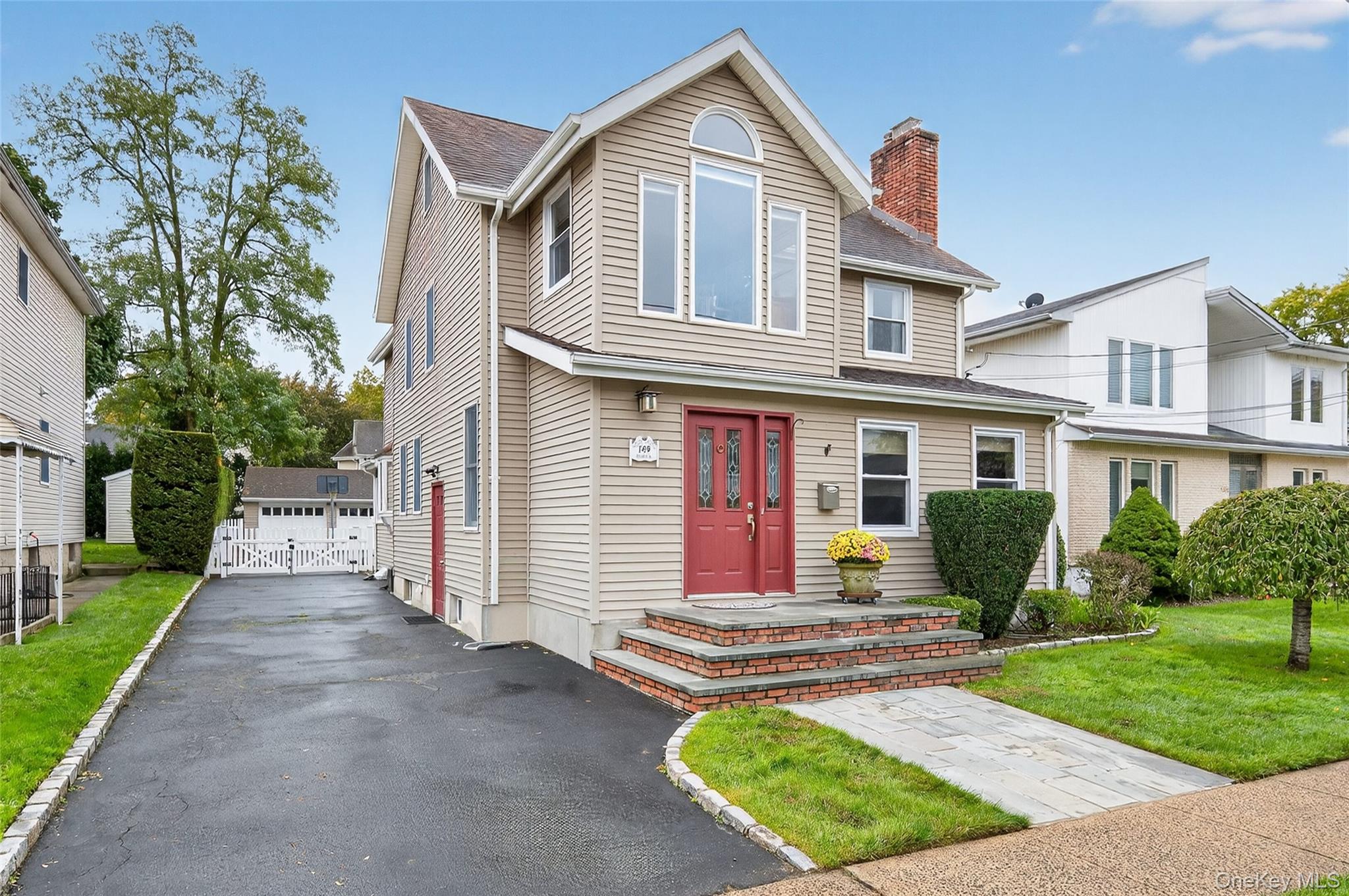 #1 photo, 149 Hughes Place, नासाउ काउंटी Albertson , NY 11507