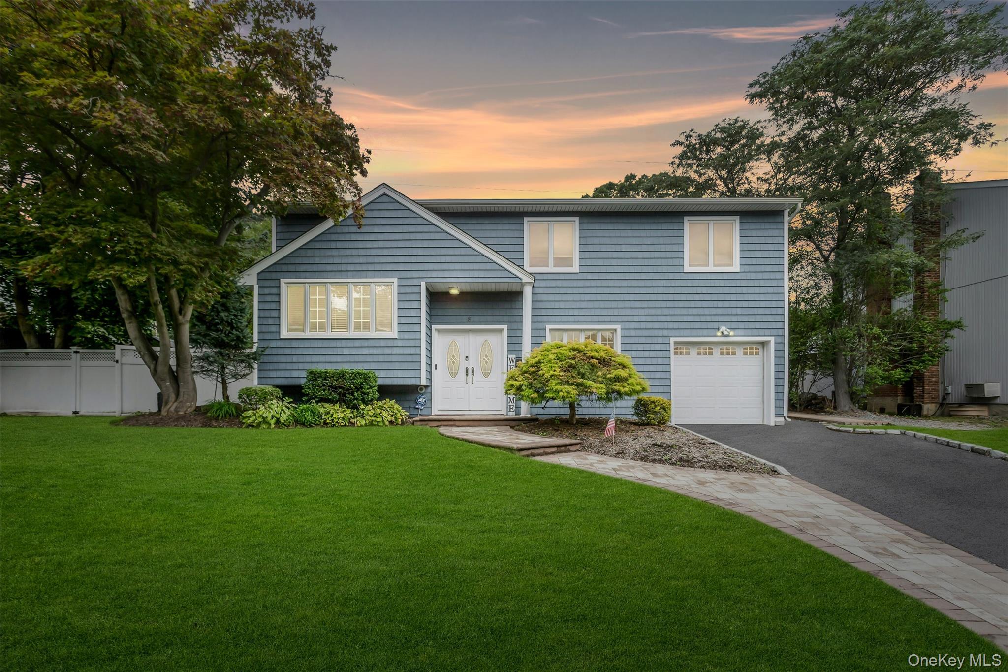 #1 photo, 8 Lois Lane, Old Bethpage , NY 11804