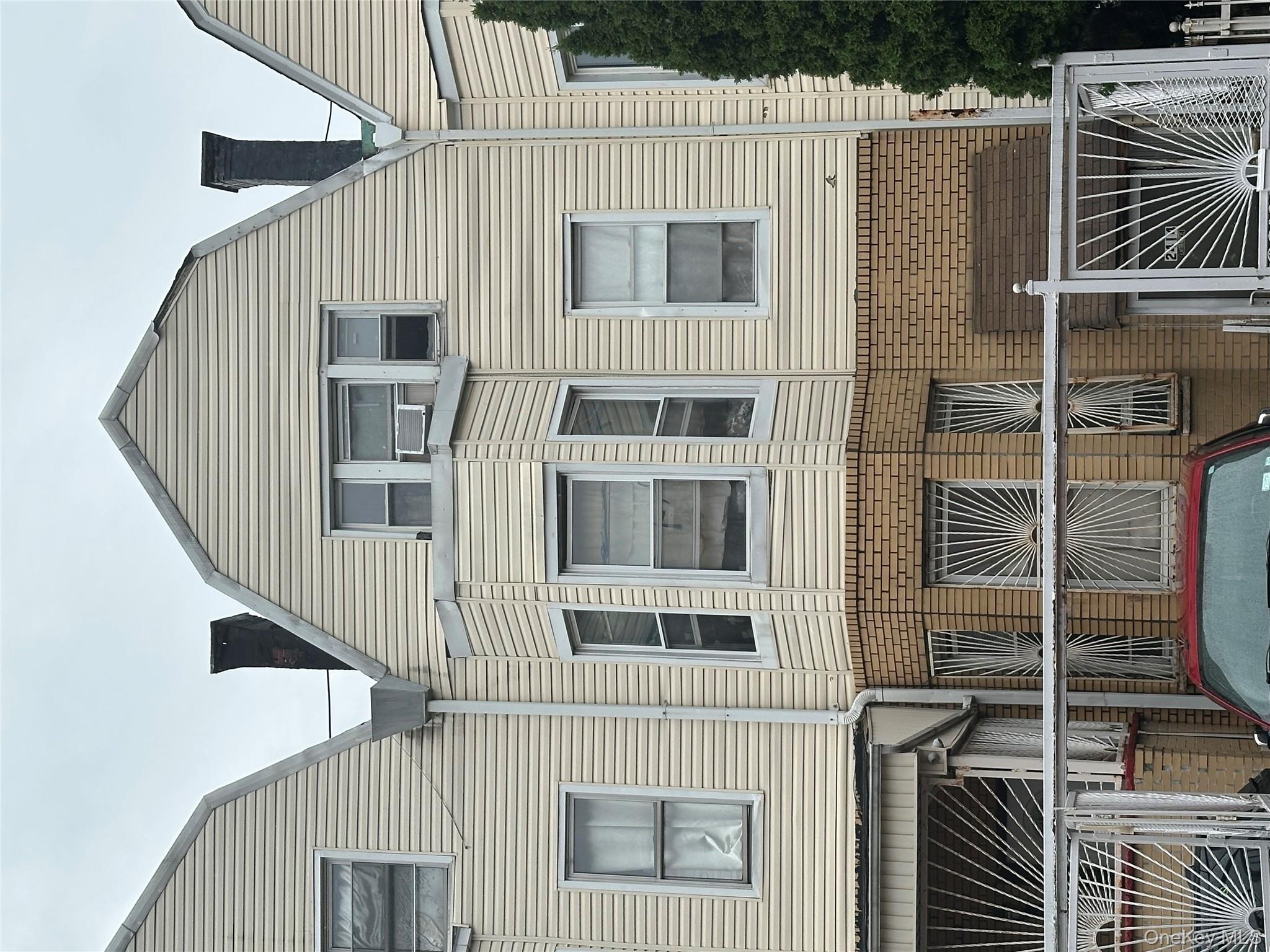 #1 photo, 2414 Tiebout Avenue, ブロンクス区 Bronx , NY 10458