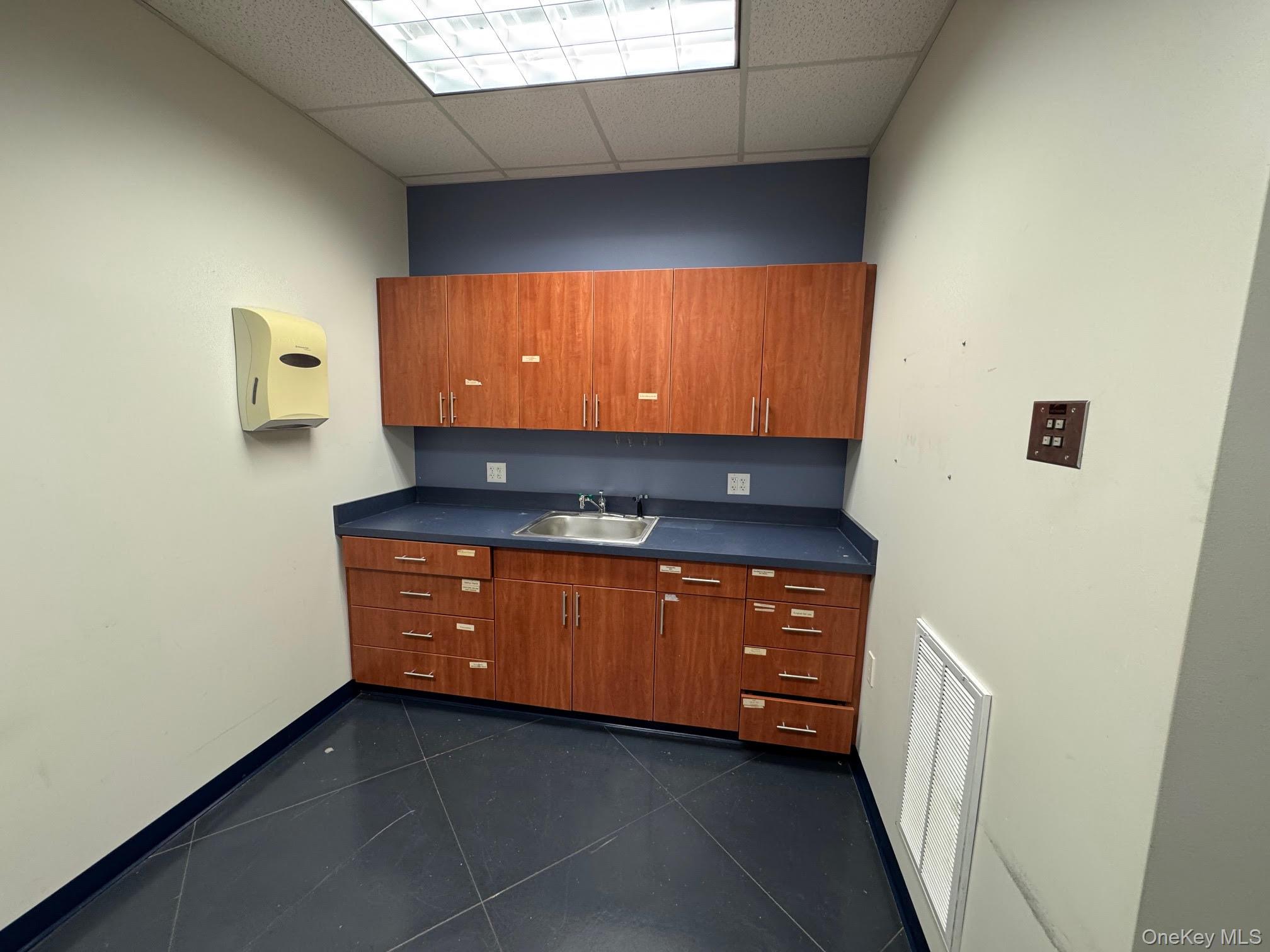 #17 photo, 244 Broadway, Newburgh , NY 12550