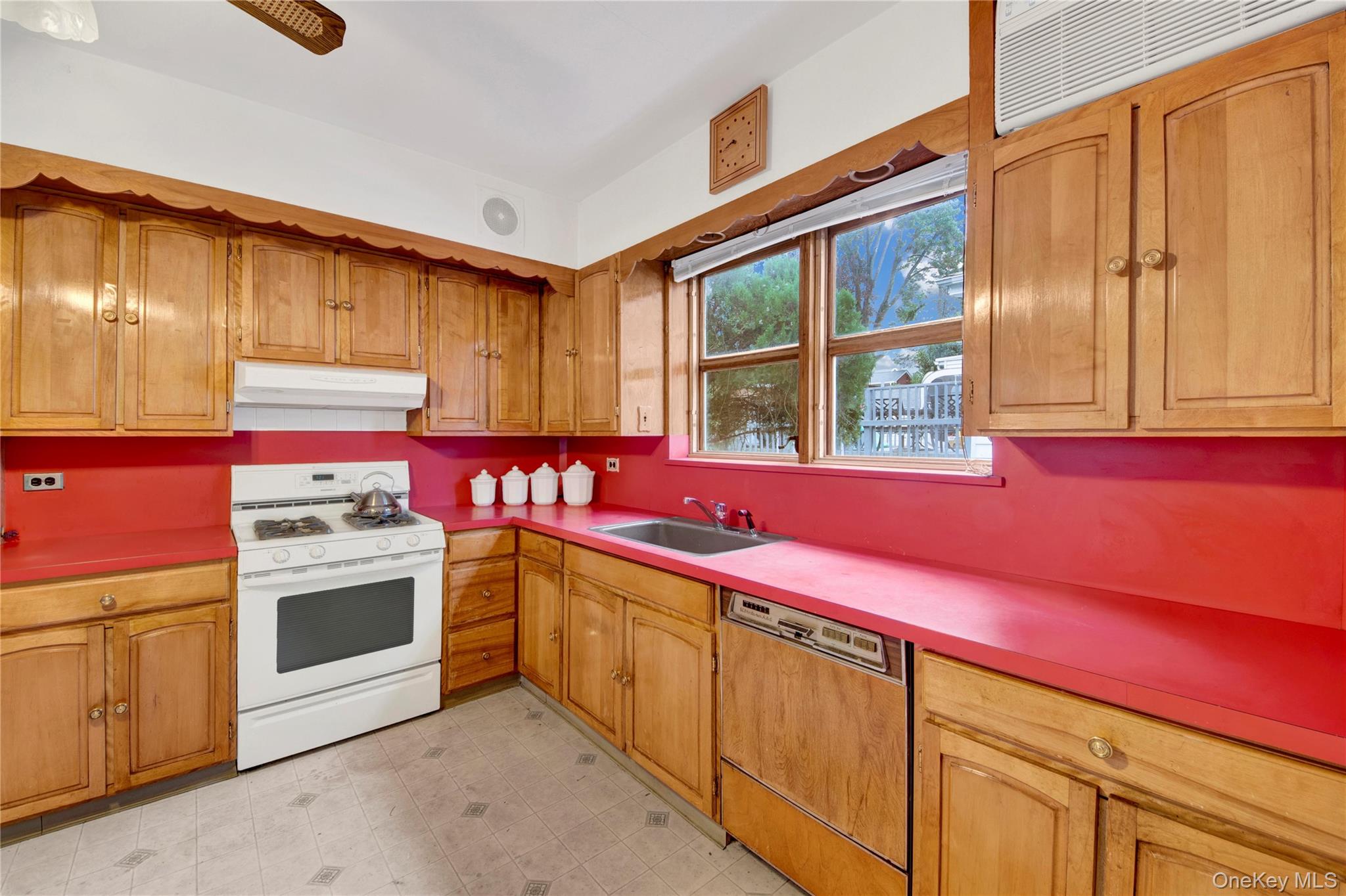 #4 photo, 242 E 237th Street, ブロンクス区 Bronx , NY 10470