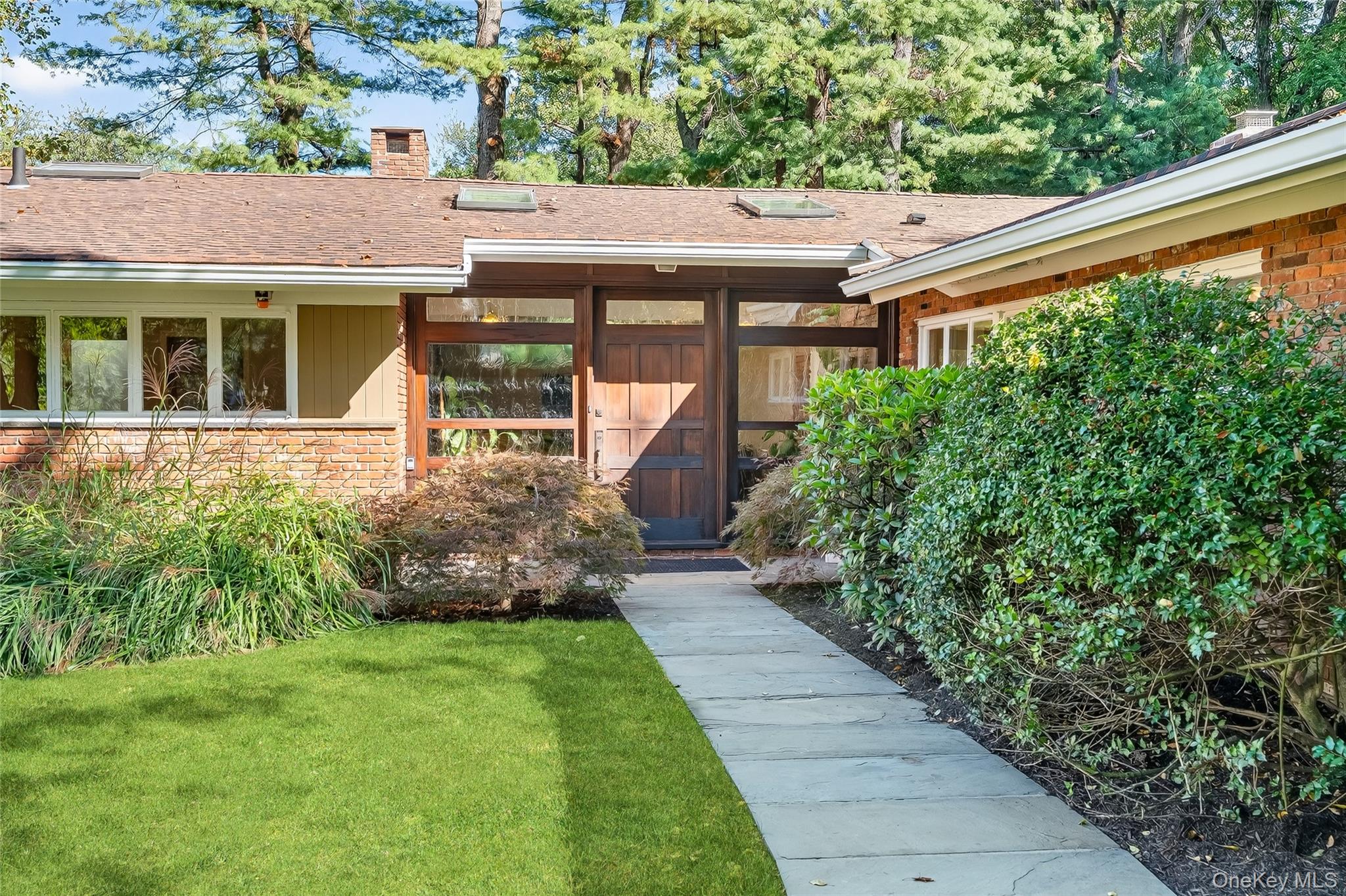 #3 photo, 10 Barnaby Lane, Hartsdale , NY 10530