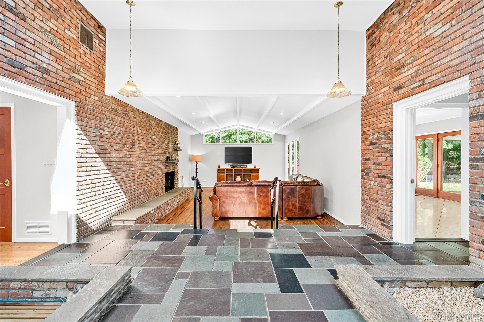 #6 photo, 10 Barnaby Lane, Hartsdale , NY 10530