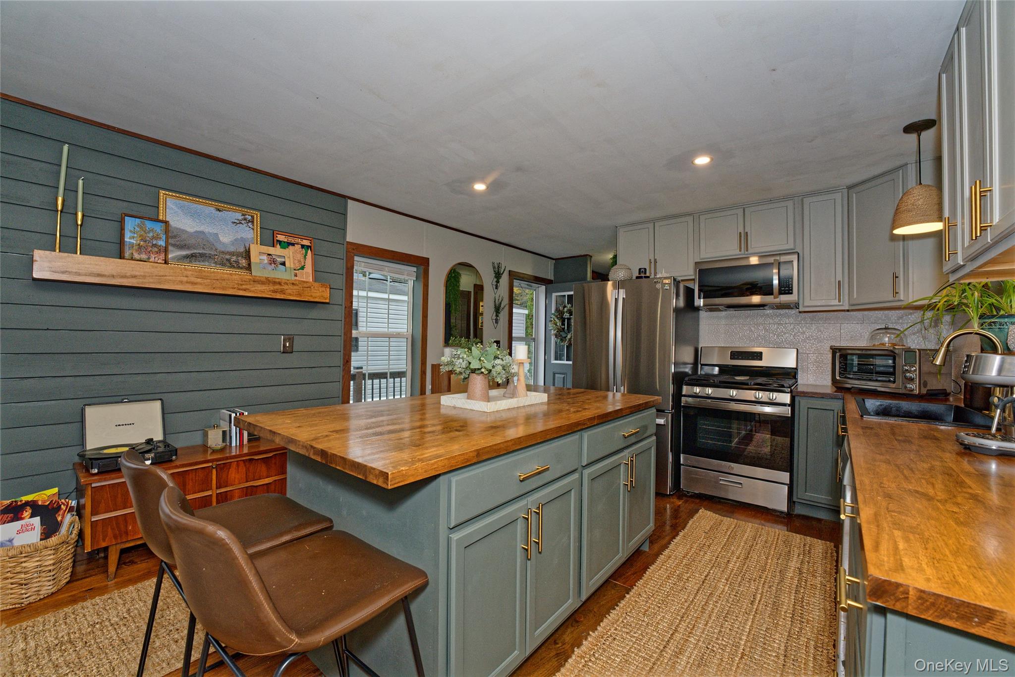 #4 photo, 28 Matthew Dr, Castleton, Other , NY 12033