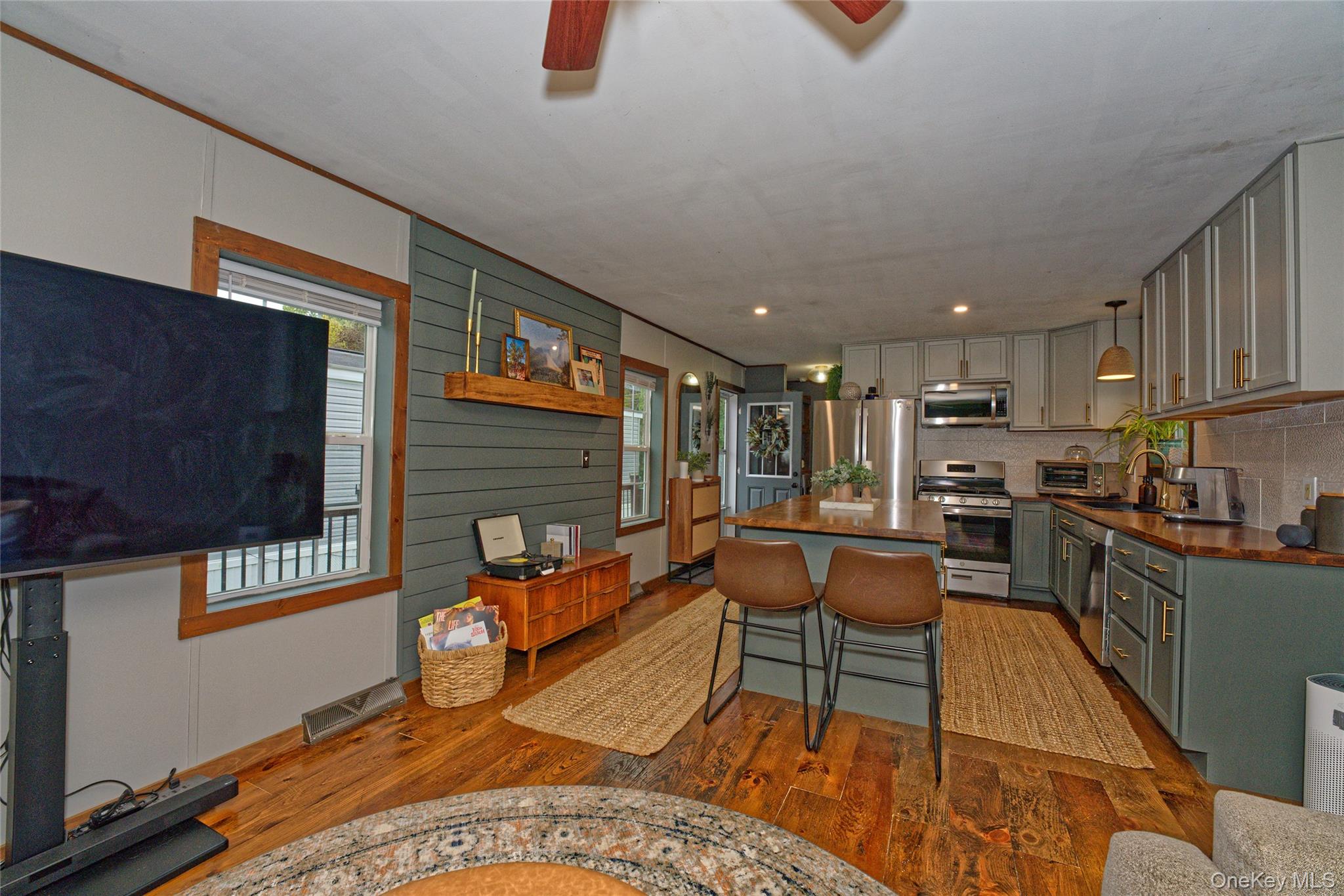 #8 photo, 28 Matthew Dr, Castleton, Other , NY 12033