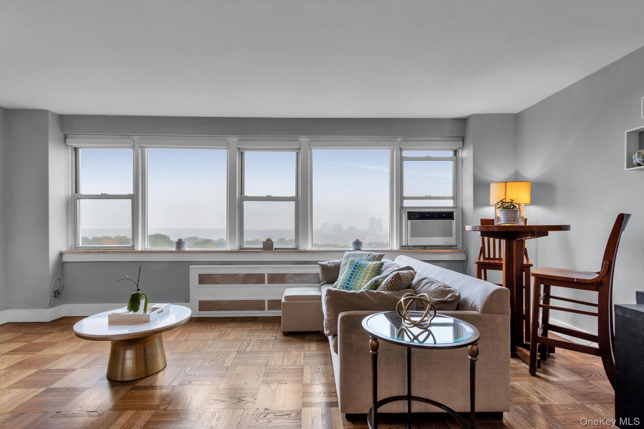 #1 photo, 4555 Henry Hudson Parkway, ブロンクス区 Bronx , NY 10471