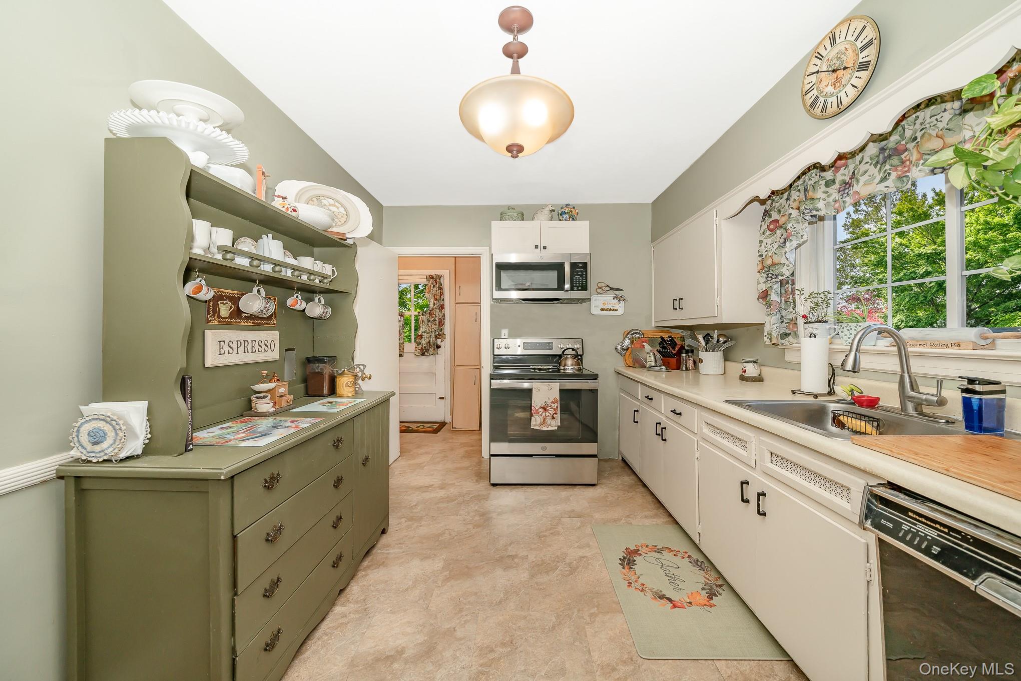 #13 photo, 1427 Washington Avenue, ナッソー郡 Seaford , NY 11783