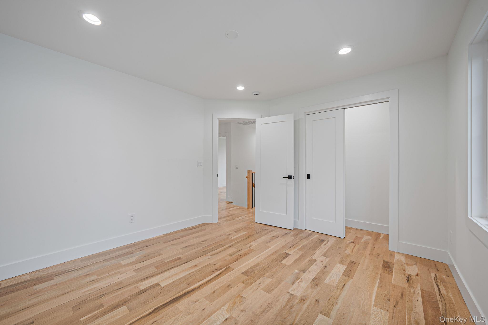 #19 photo, 27 Elizabeth Court, ナッソー郡 Hempstead , NY 11550