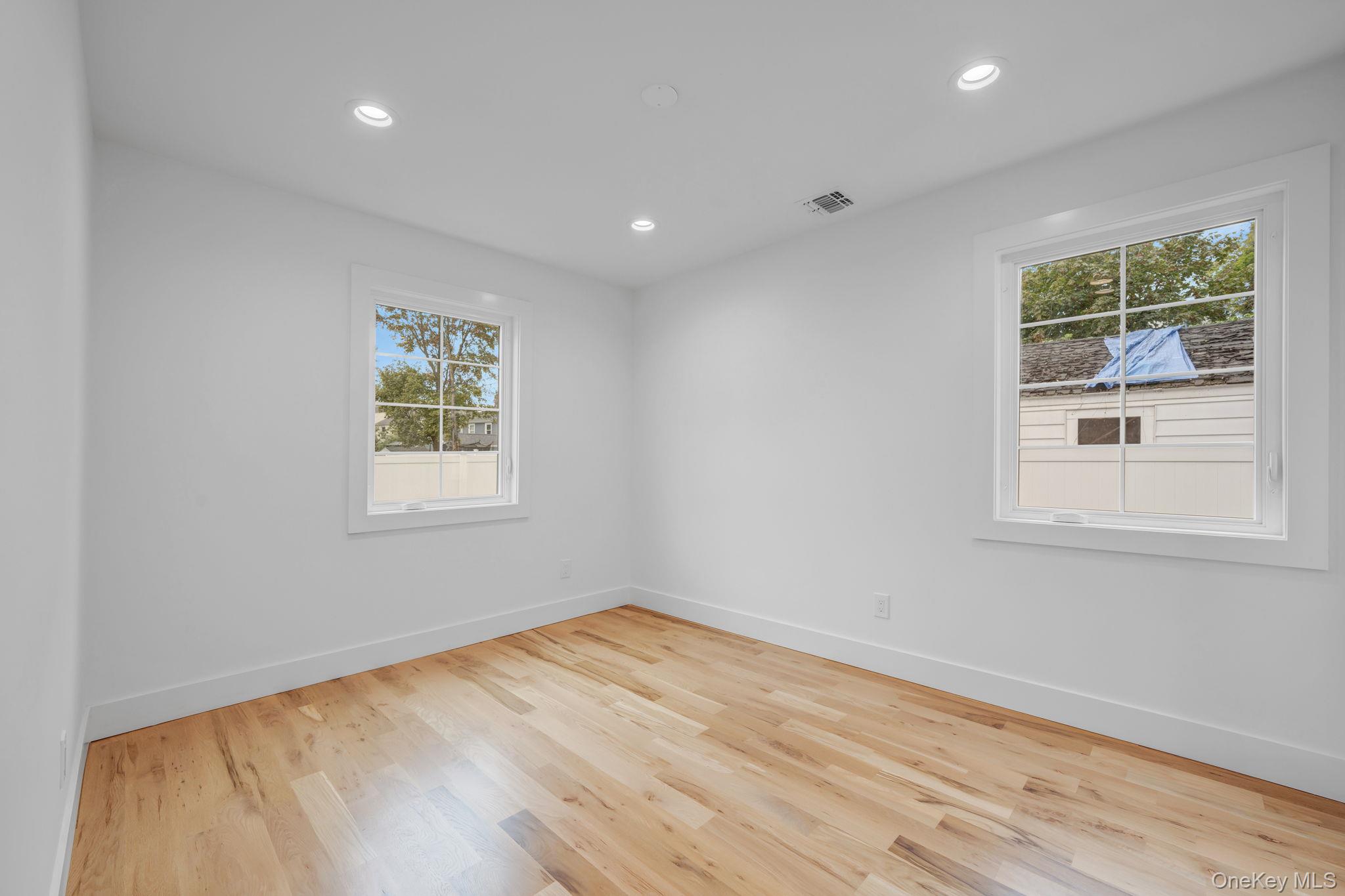 #20 photo, 27 Elizabeth Court, ナッソー郡 Hempstead , NY 11550