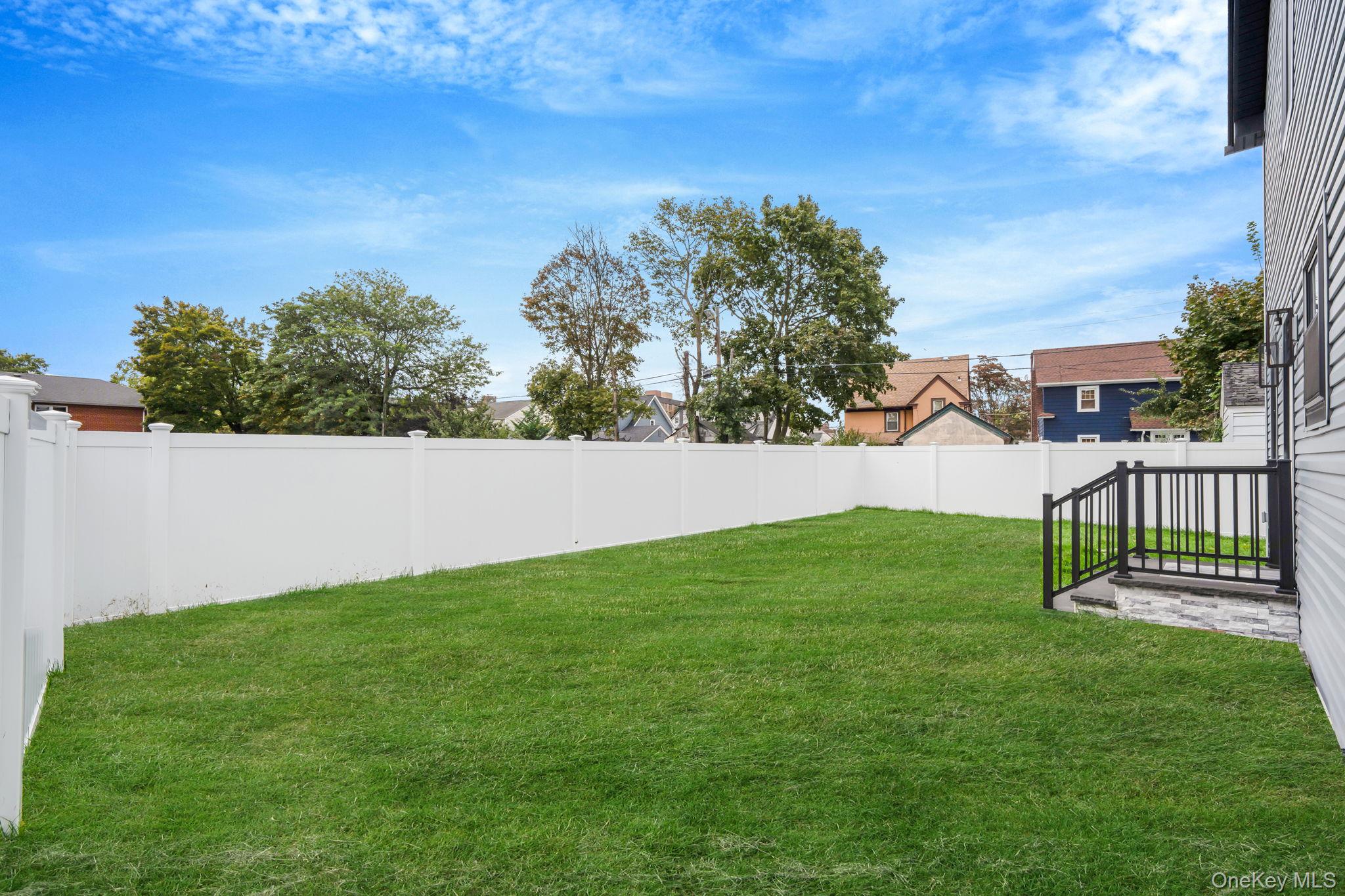 #4 photo, 27 Elizabeth Court, ナッソー郡 Hempstead , NY 11550