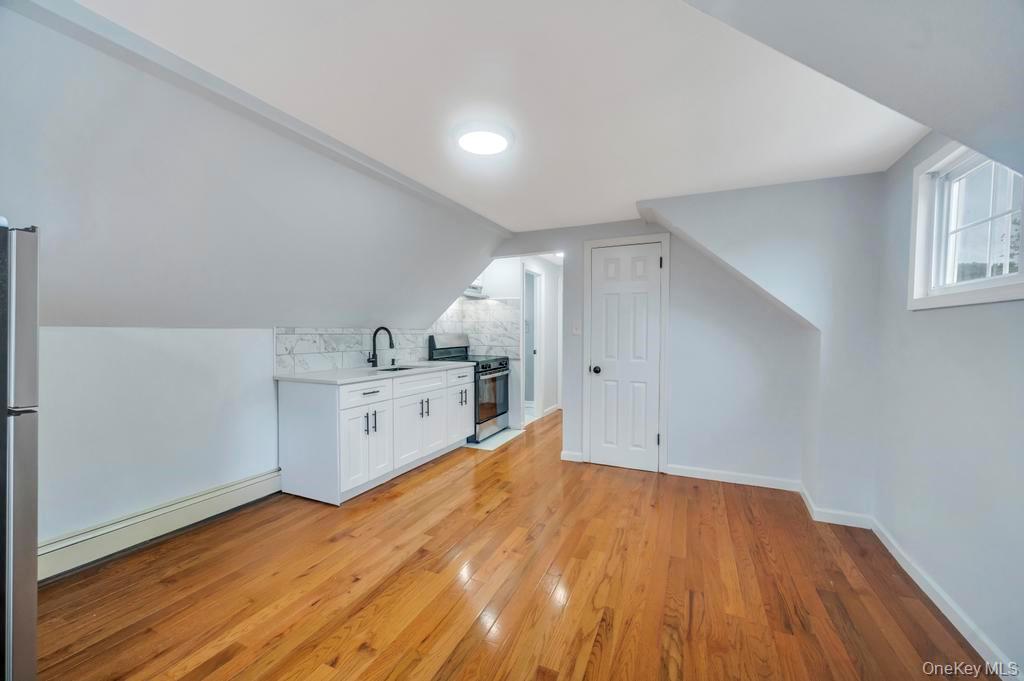 #2 photo, 588 Cameron Street, ナッソー郡 Elmont , NY 11003