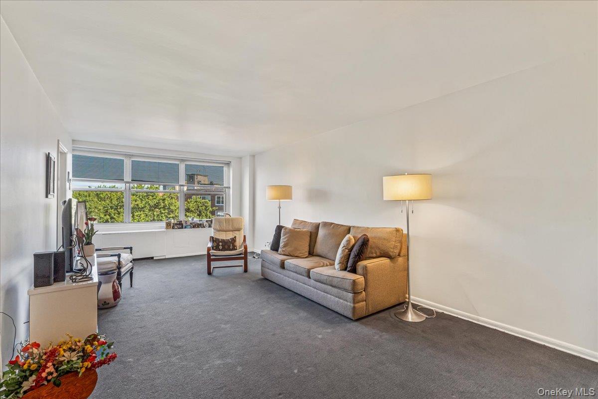 #4 photo, 211-10 18th Avenue, クイーンズ区 Bayside , NY 11360