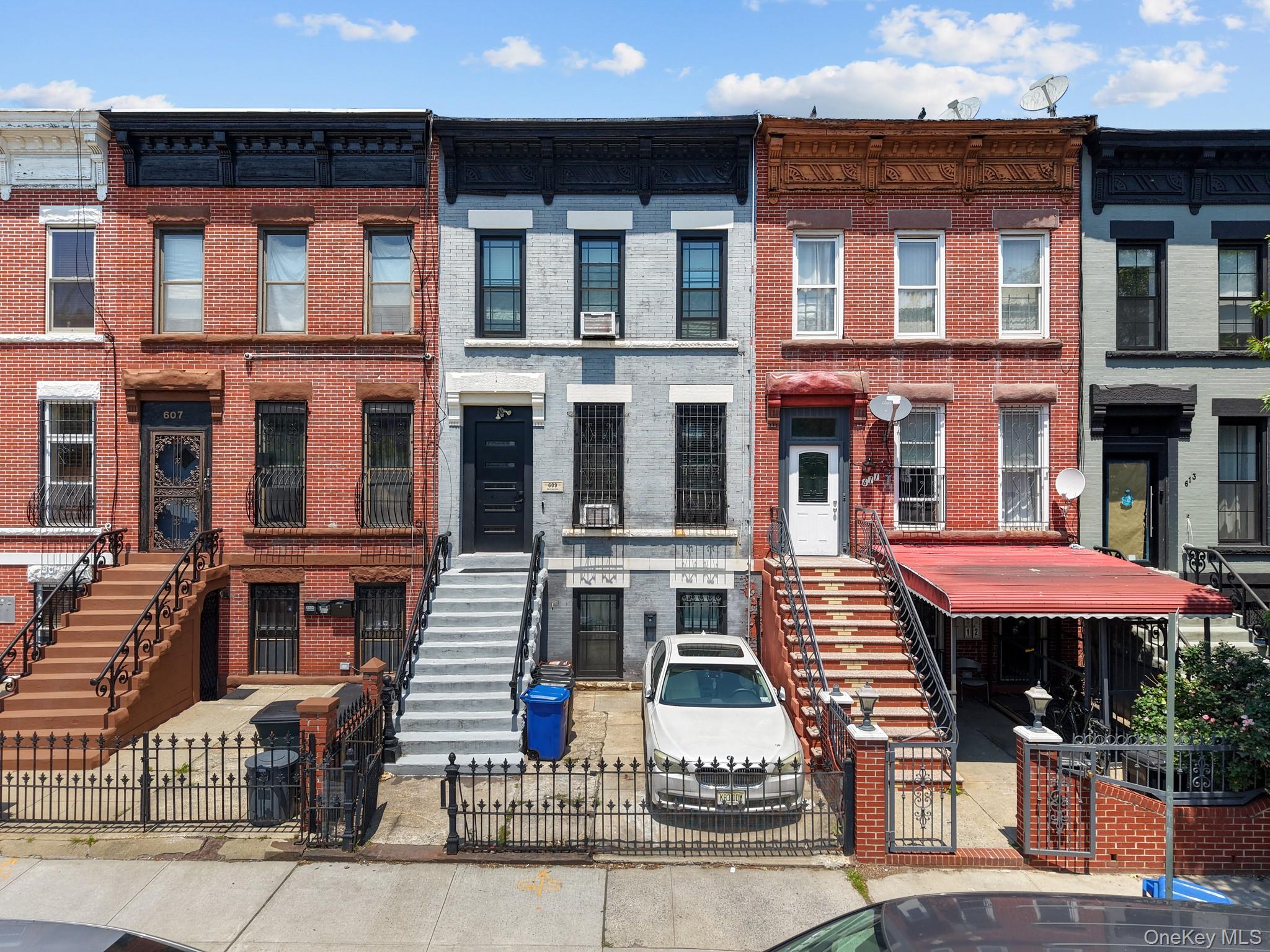 #1 photo, 609 Lexington Avenue, Brooklyn , NY 11221