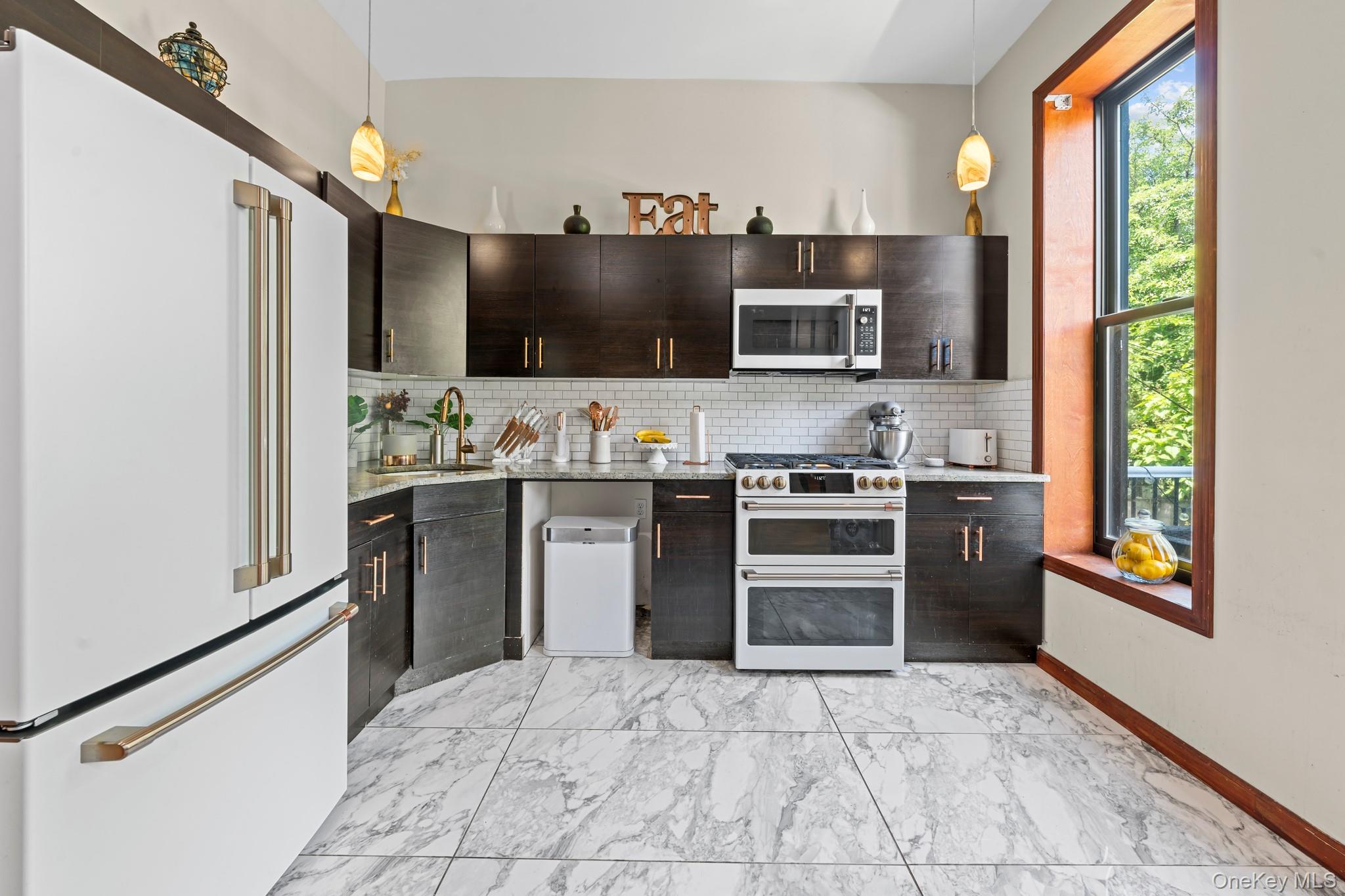 #13 photo, 609 Lexington Avenue, Brooklyn , NY 11221