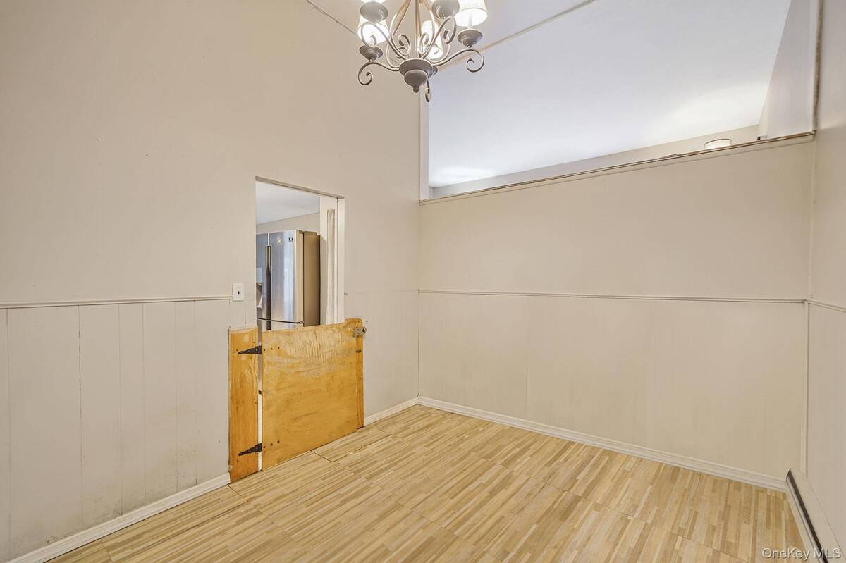 #13 photo, 23 Holiday Park Drive, サフォーク郡 Centereach , NY 11720