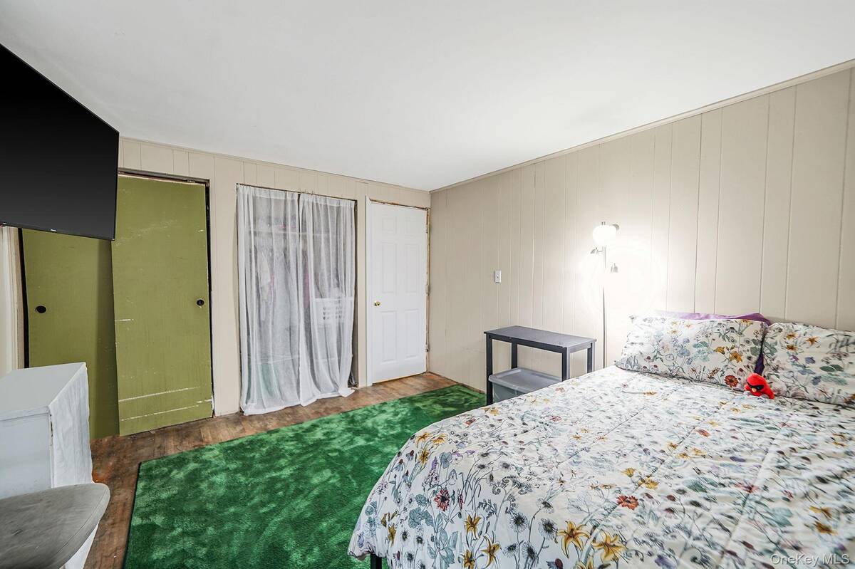 #15 photo, 23 Holiday Park Drive, サフォーク郡 Centereach , NY 11720