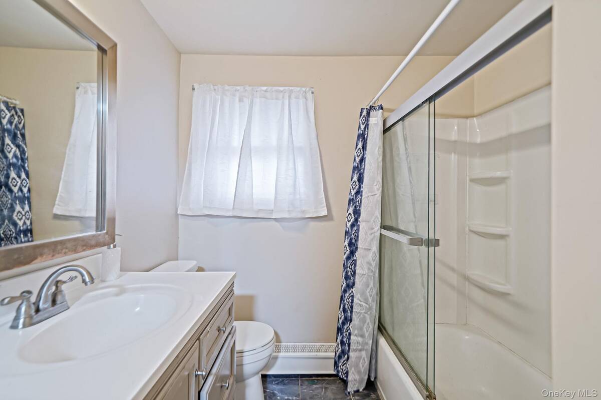 #23 photo, 23 Holiday Park Drive, サフォーク郡 Centereach , NY 11720