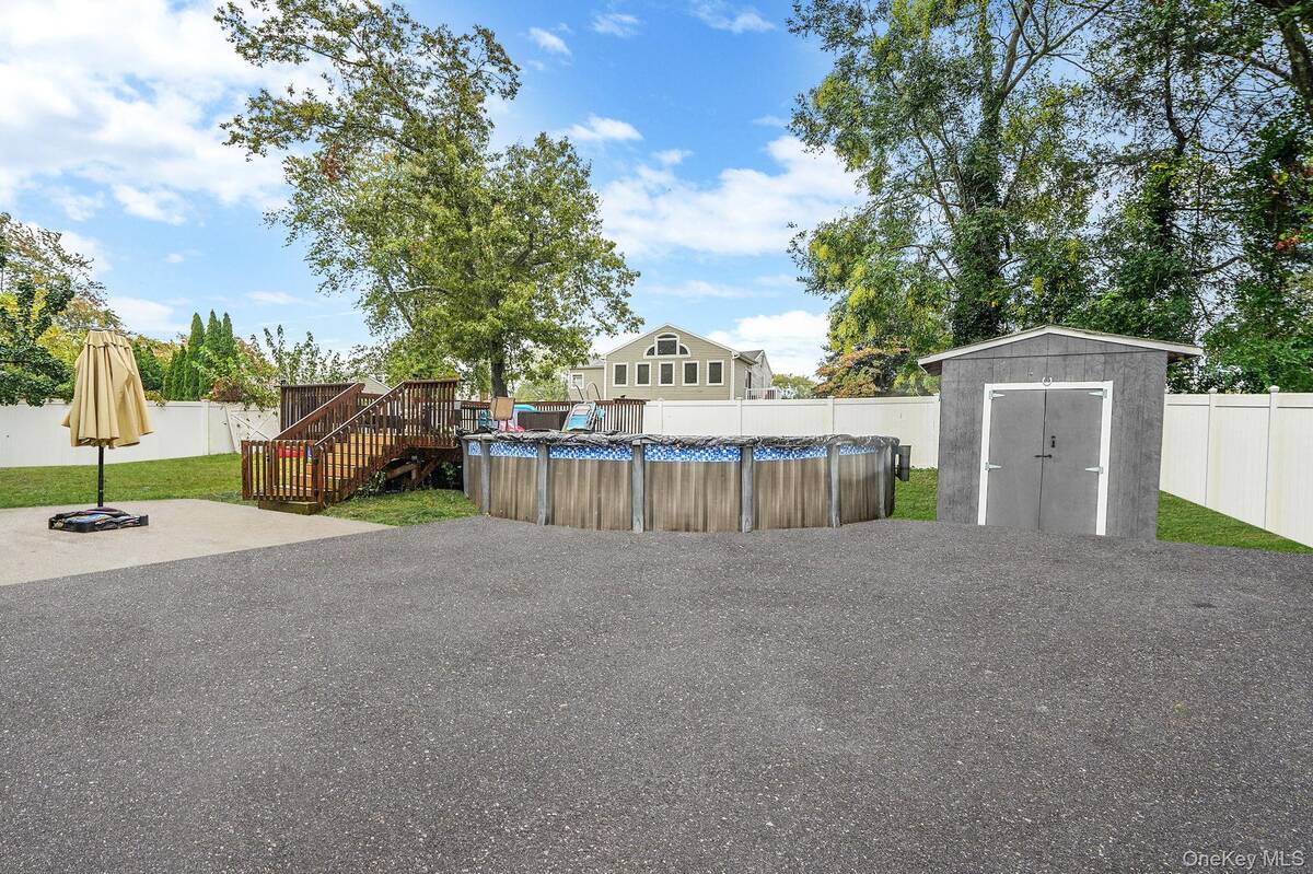 #3 photo, 23 Holiday Park Drive, サフォーク郡 Centereach , NY 11720