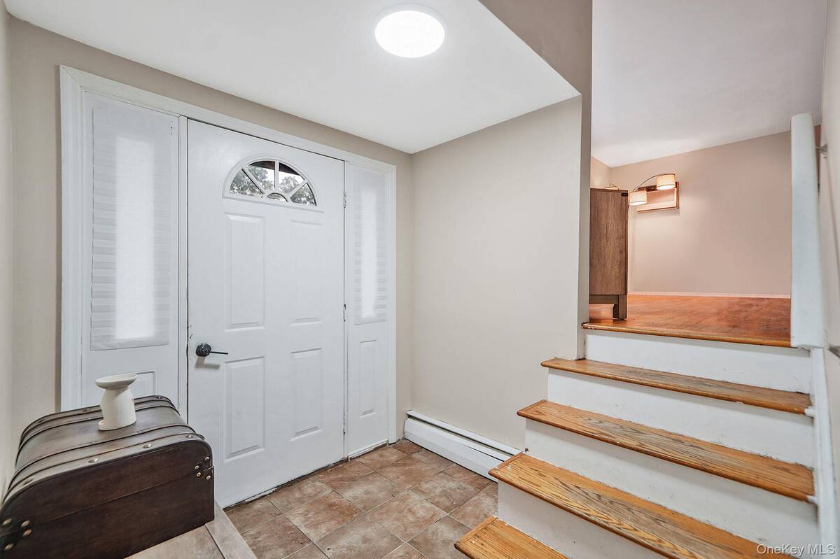 #4 photo, 23 Holiday Park Drive, サフォーク郡 Centereach , NY 11720