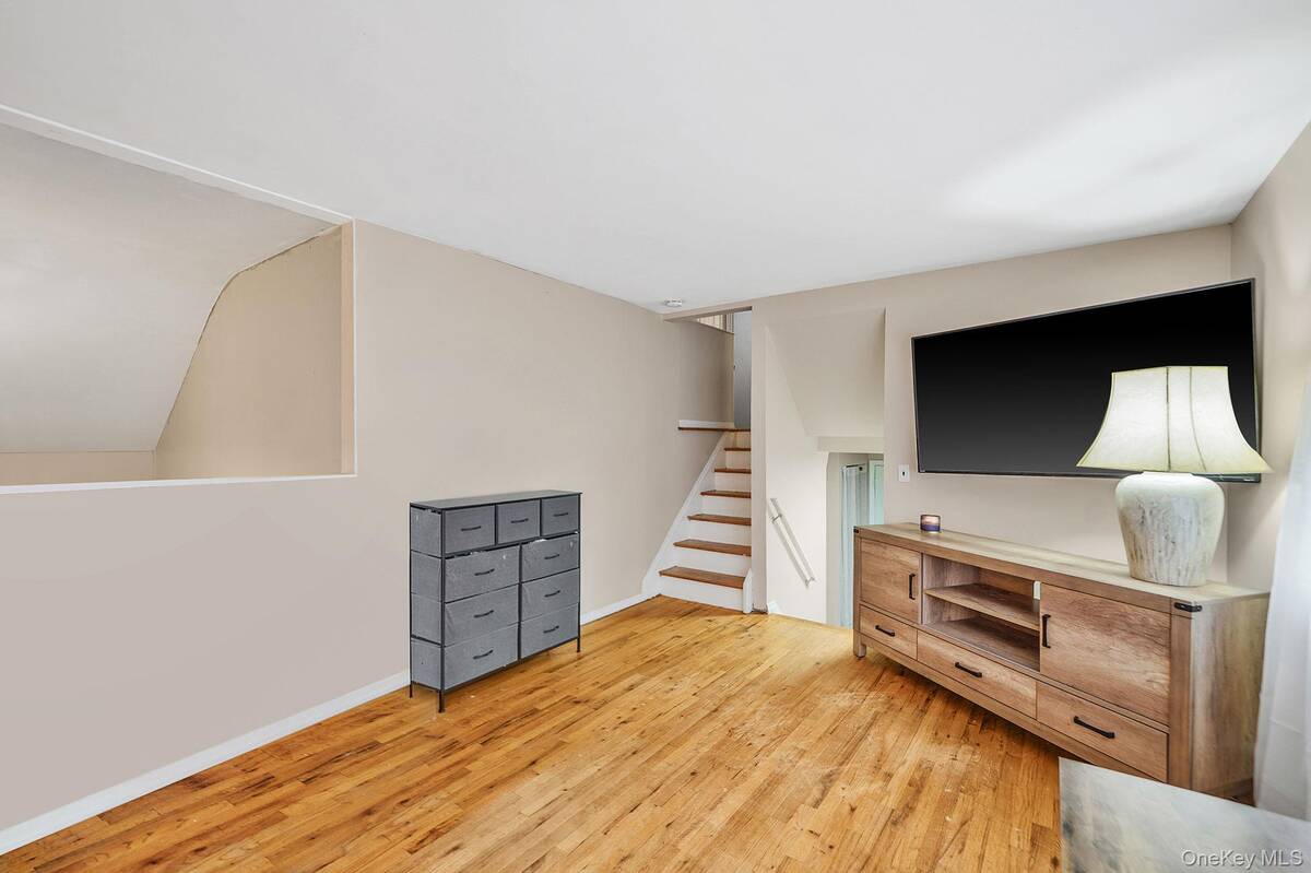 #6 photo, 23 Holiday Park Drive, サフォーク郡 Centereach , NY 11720