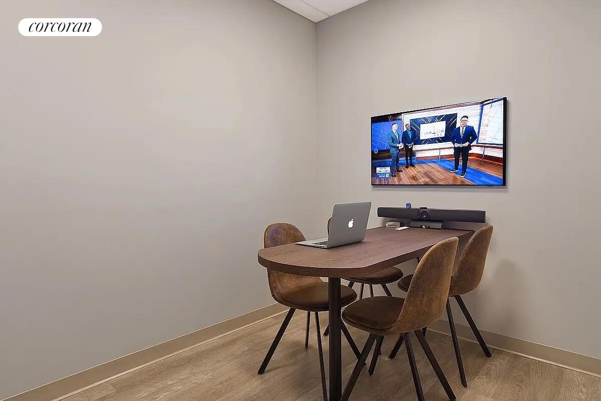 #13 photo, 25 CENTRAL Park W, マンハッタン Lincoln Square , NY 10023