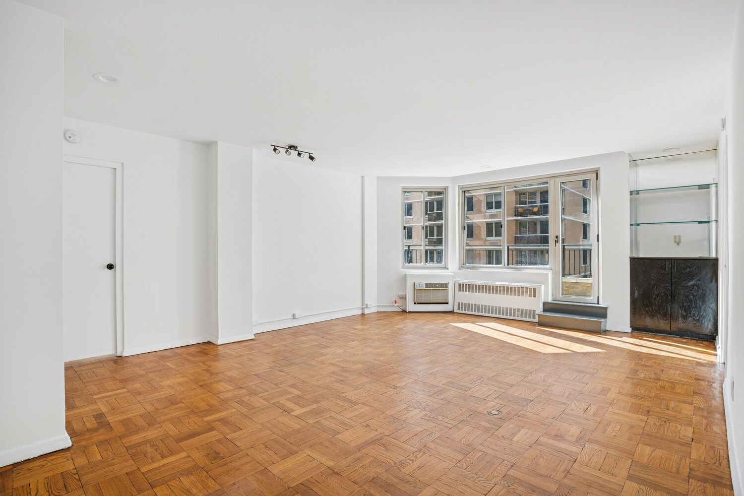 #1 photo, 225 E 46TH Street, マンハッタン Turtle Bay , NY 10017