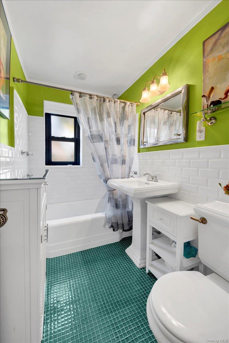 #11 photo, 266 Pelham Road, New Rochelle , NY 10805