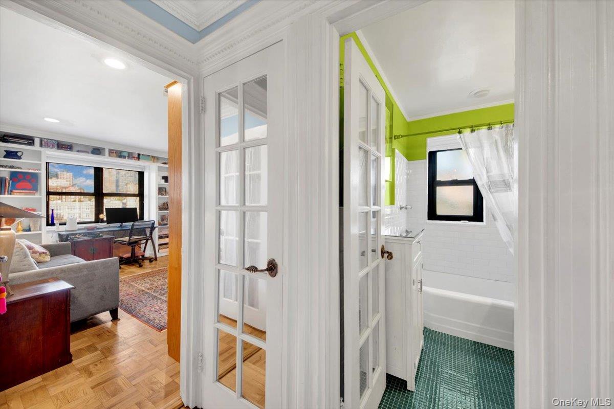 #14 photo, 266 Pelham Road, New Rochelle , NY 10805