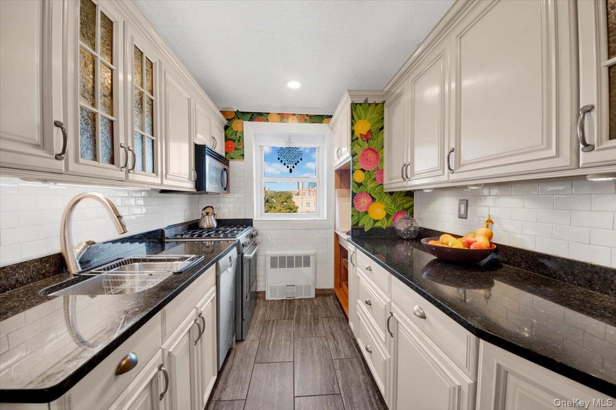 #5 photo, 266 Pelham Road, New Rochelle , NY 10805