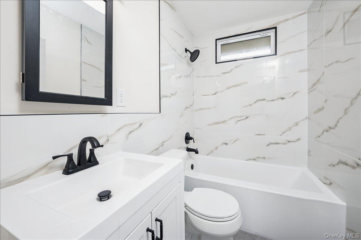 #3 photo, 9 Greenbush Drive, Hyde Park , NY 12601