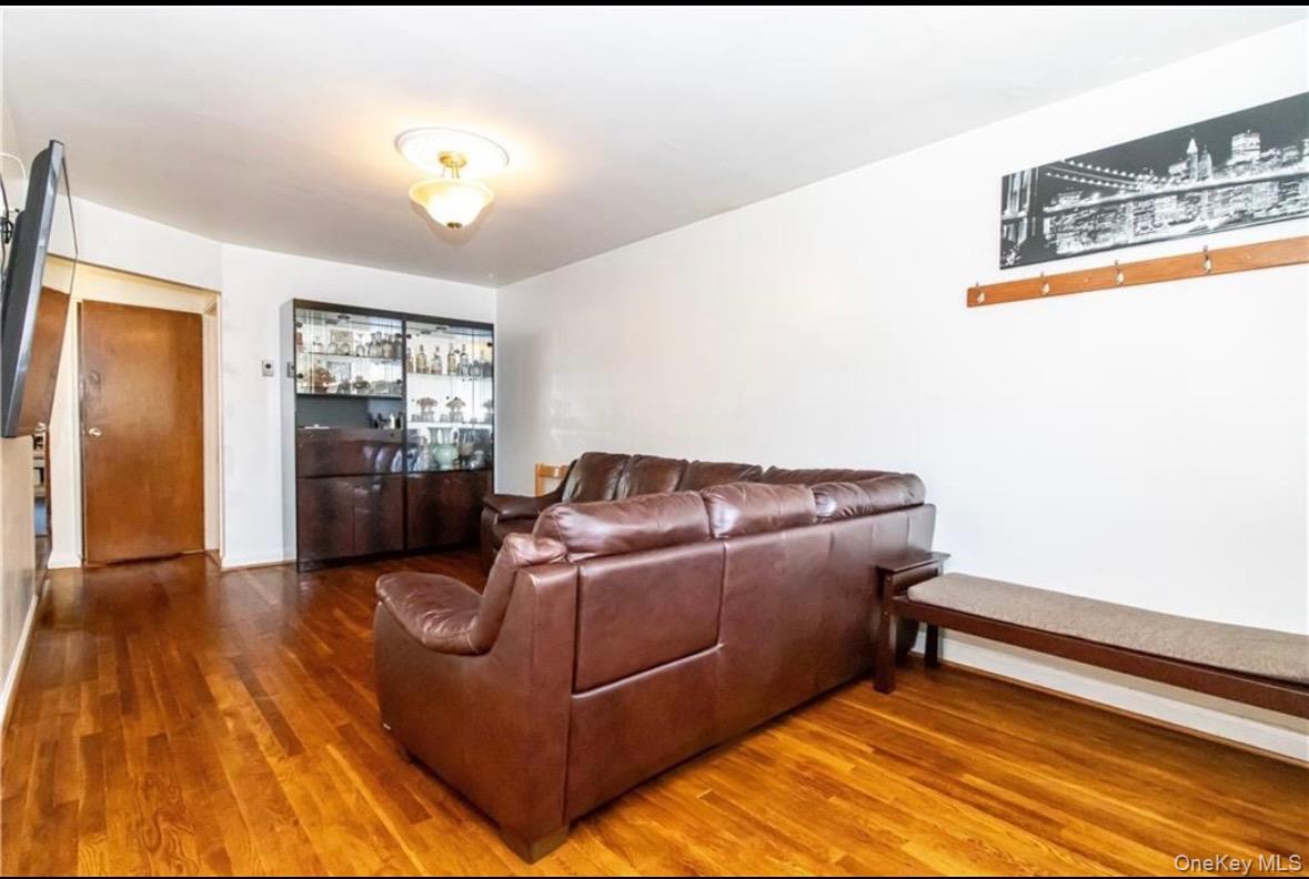 #3 photo, 1019 E 104th Street, ブルックリン区 Brooklyn , NY 11236