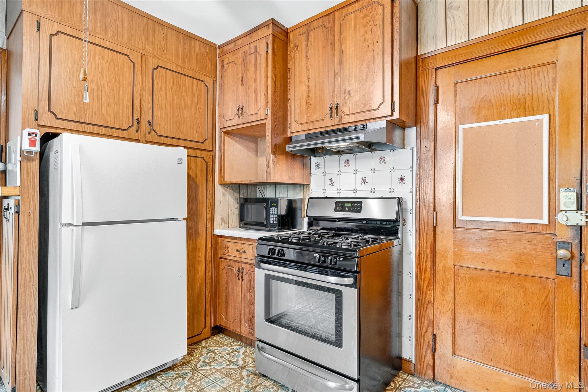 #12 photo, 18 Oakwood Road, Bardonia , NY 10954