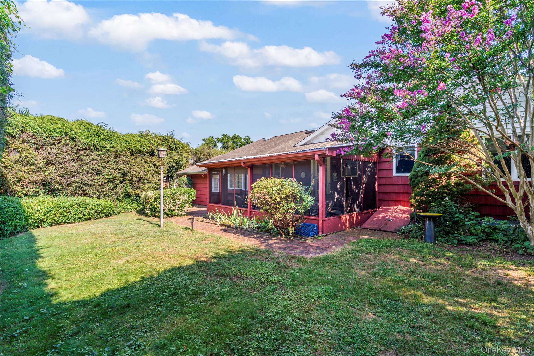 #17 photo, 9 Cliftwood Drive, Huntington , NY 11743