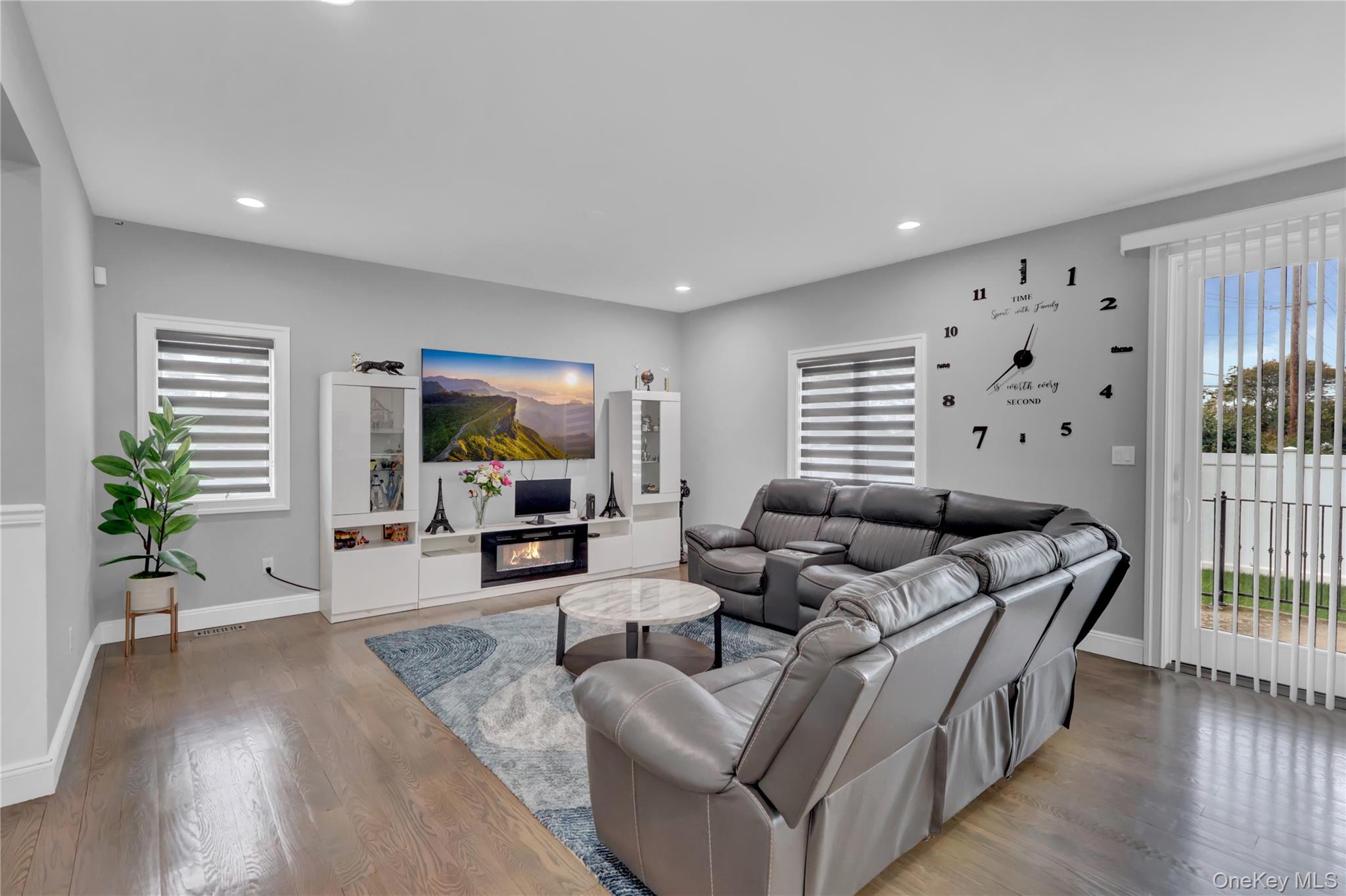 #14 photo, 10 Fuschetto Court, ナッソー郡 Farmingdale , NY 11735