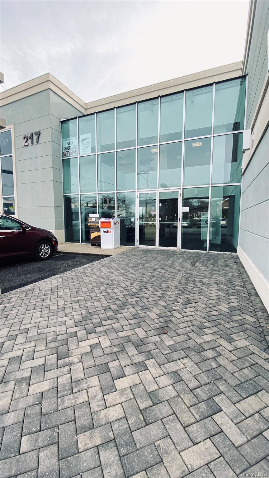 #3 photo, 217 Merrick Road, サフォーク郡 Amityville , NY 11701