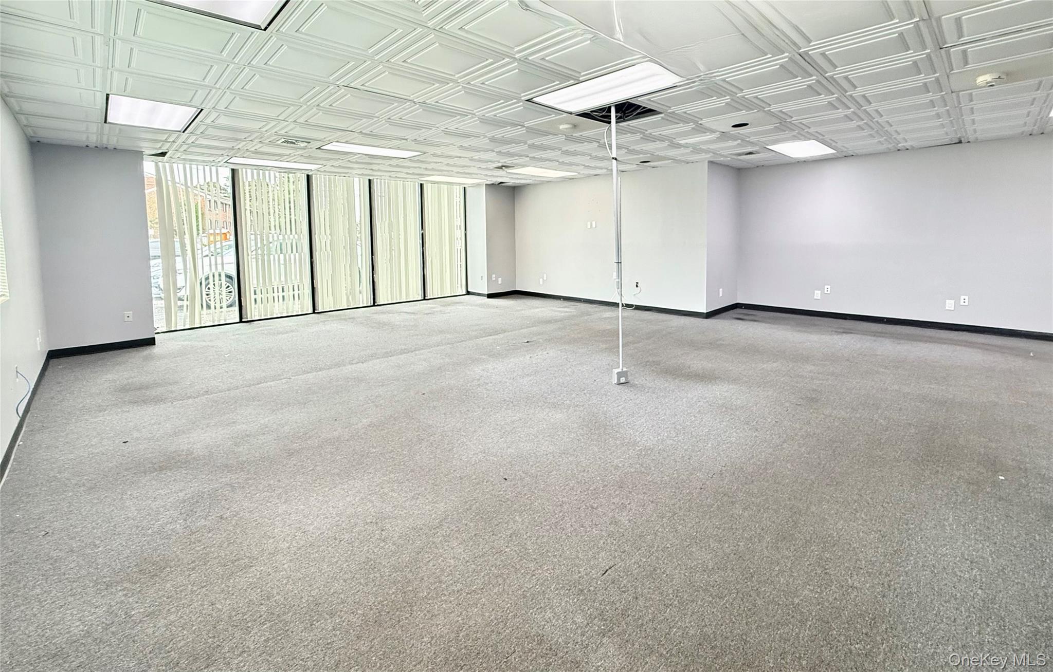 #7 photo, 217 Merrick Road, サフォーク郡 Amityville , NY 11701