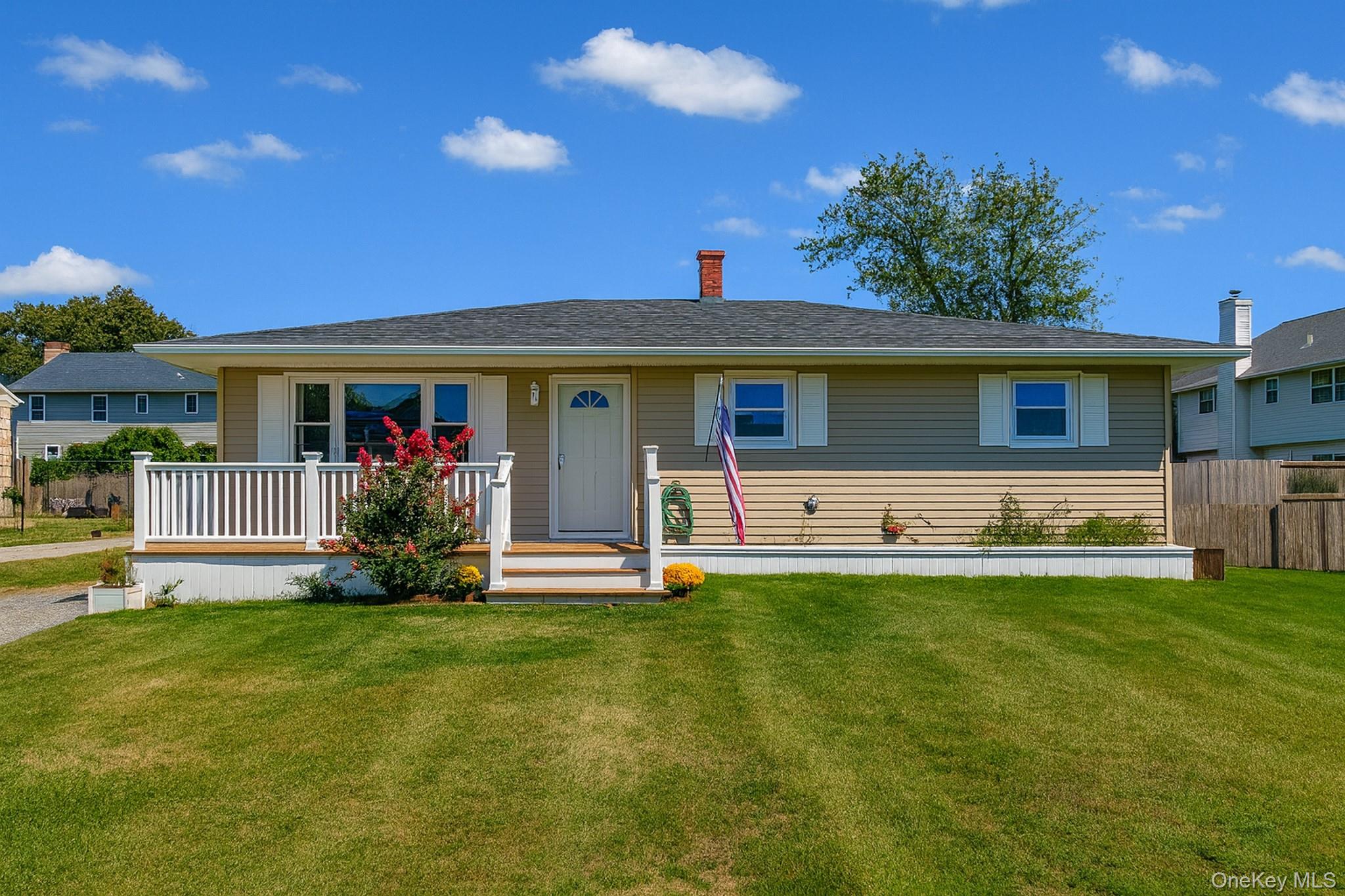 #1 photo, 16 Elm Road, サフォーク郡 Mastic Beach , NY 11951