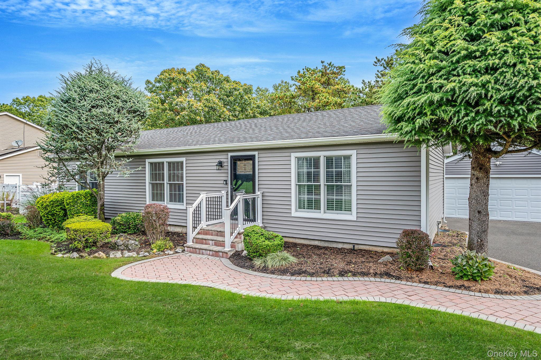 #1 photo, 121 9th Avenue, सफ़ोक काउंटी Holtsville , NY 11742