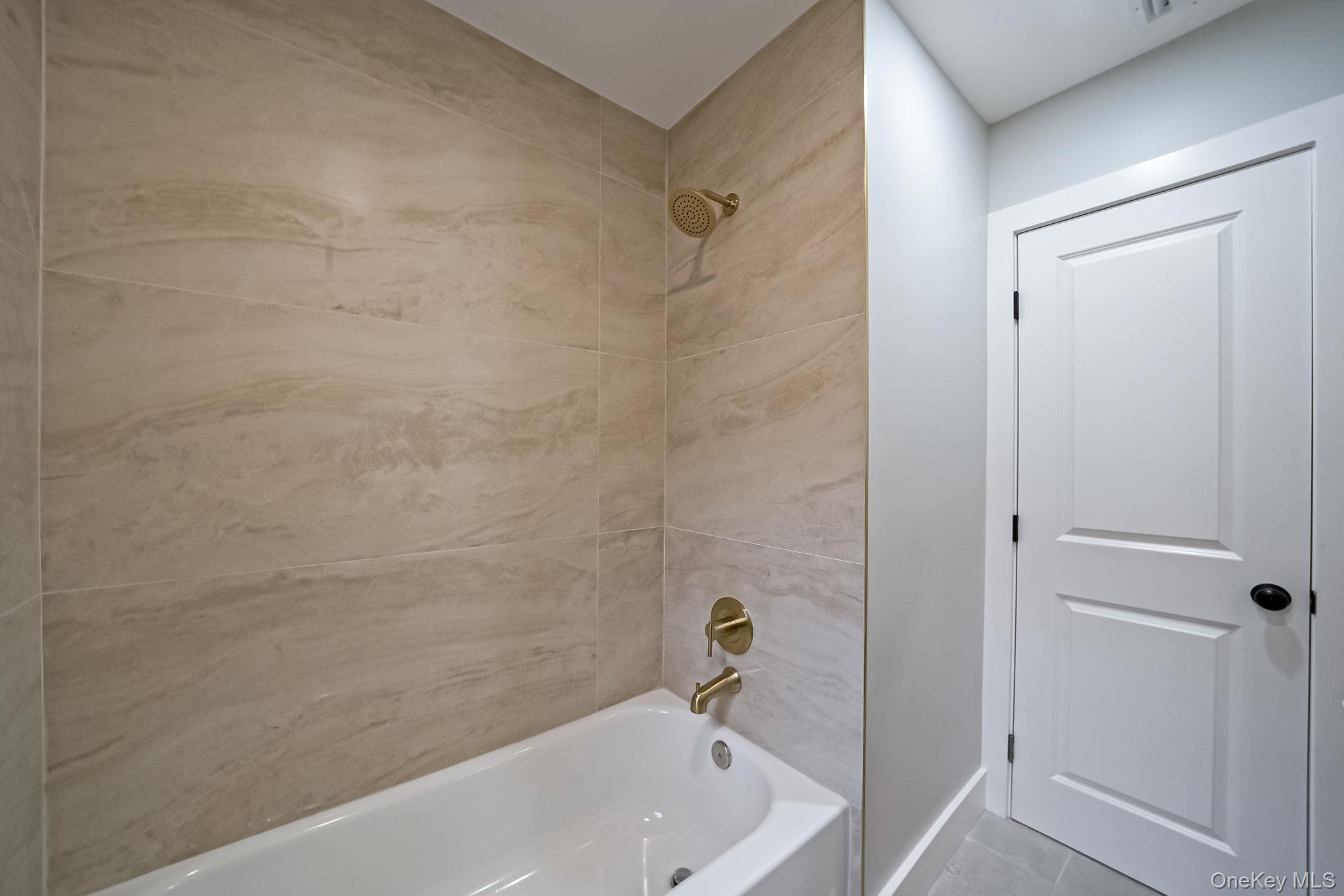 #12 photo, 40 Irving Johnson Street, サフォーク郡 East Northport , NY 11731