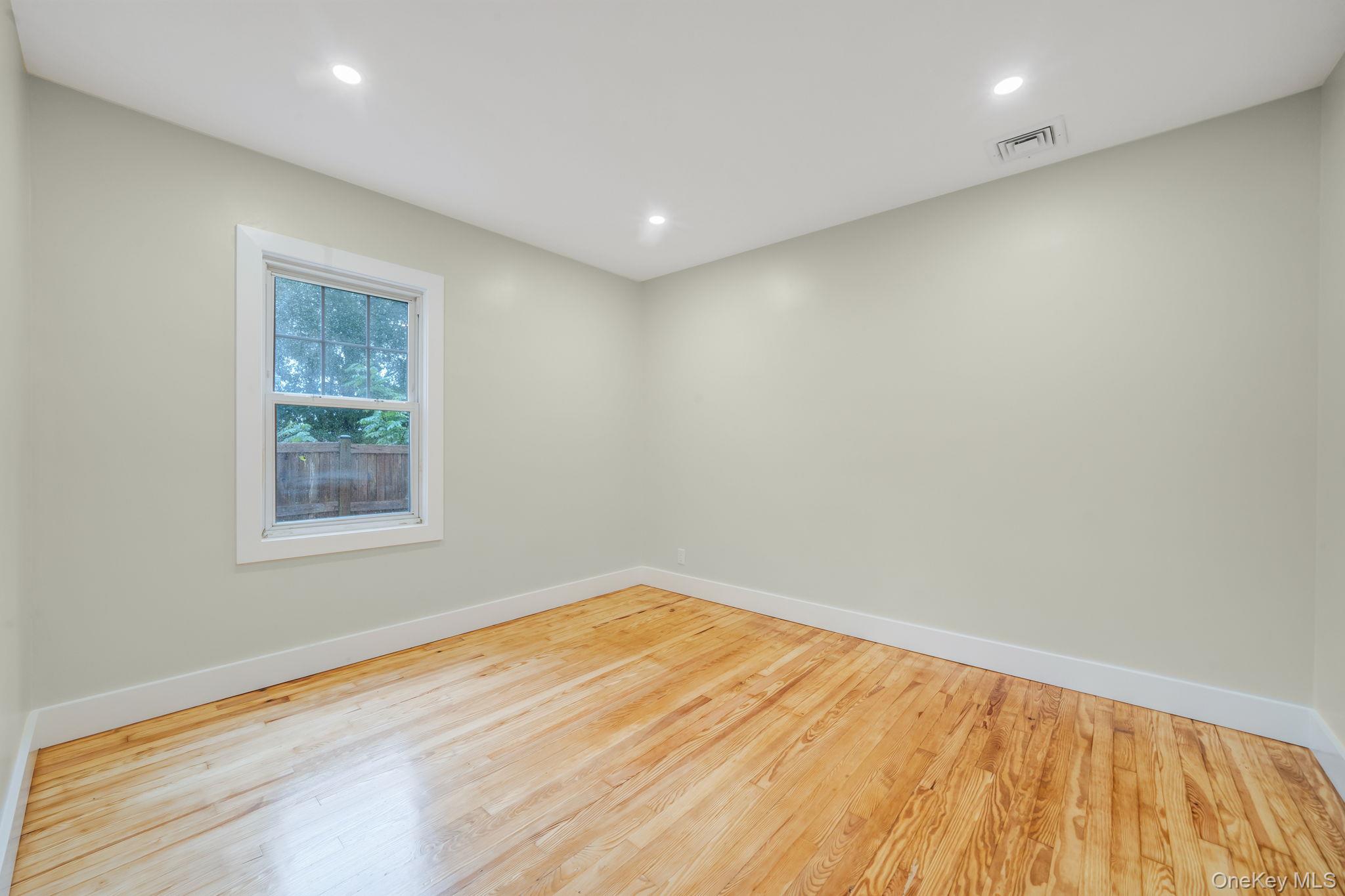 #15 photo, 40 Irving Johnson Street, サフォーク郡 East Northport , NY 11731