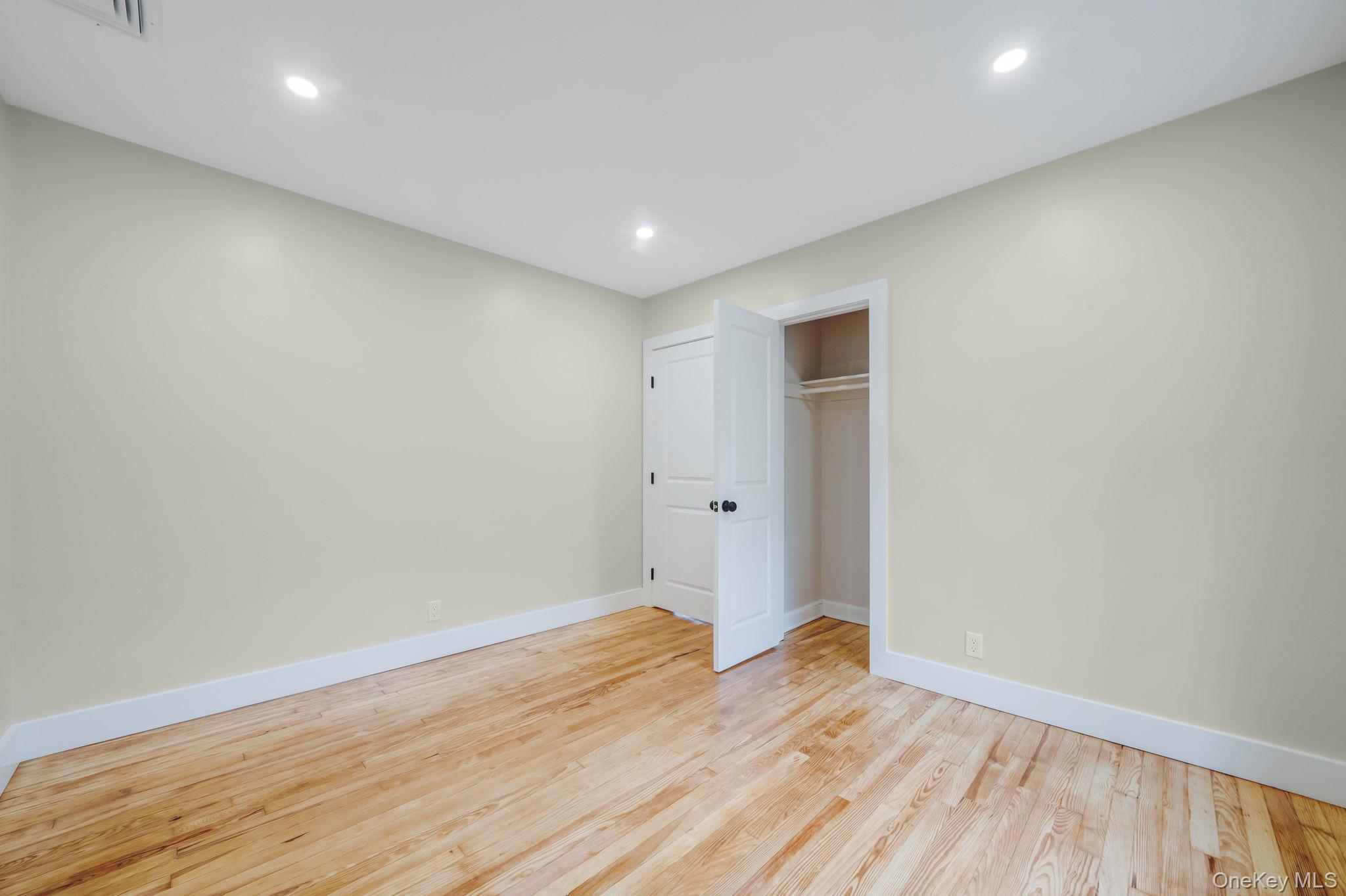 #16 photo, 40 Irving Johnson Street, サフォーク郡 East Northport , NY 11731