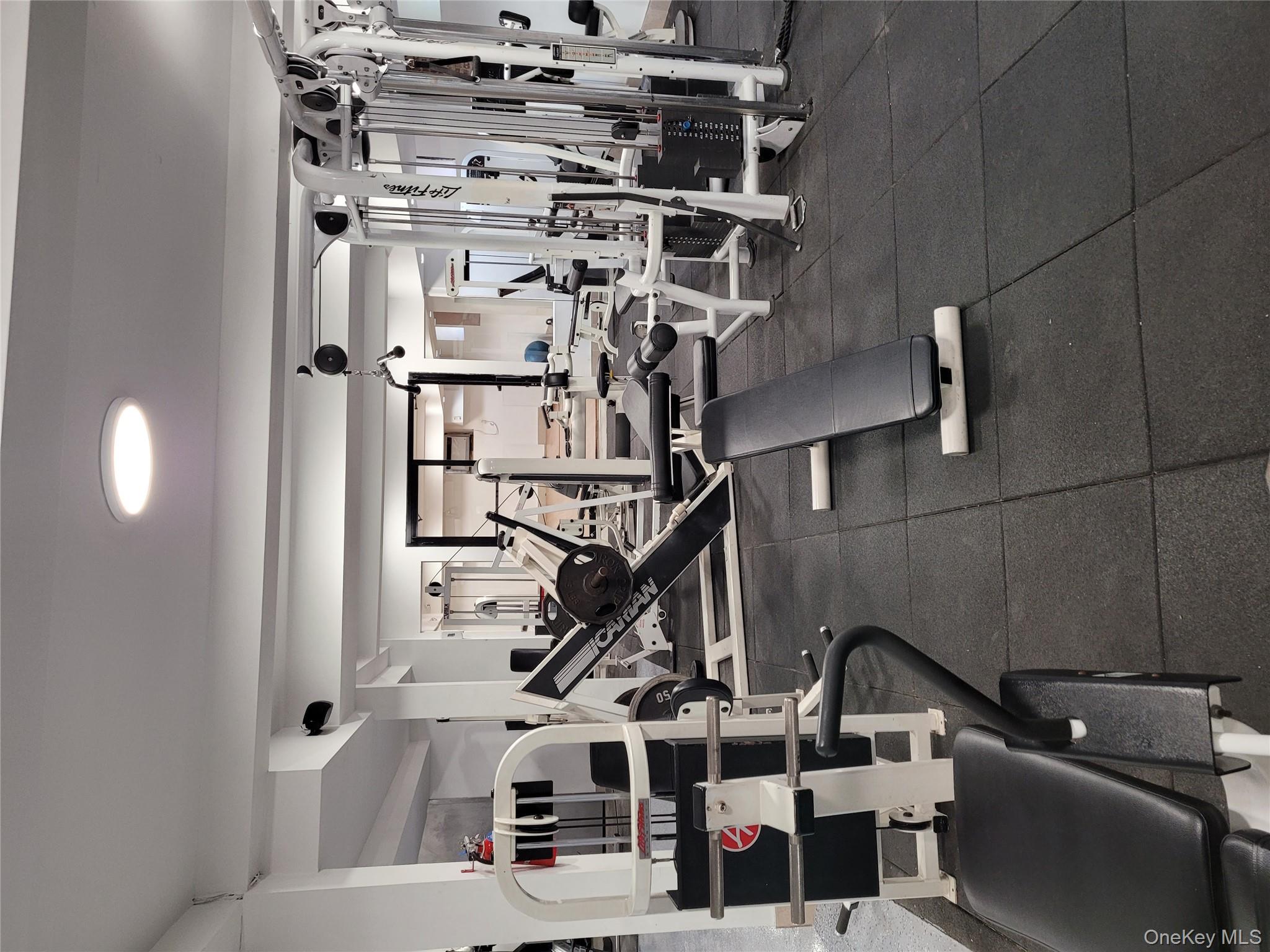 #4 photo, 8009 35th Ave Avenue, クイーンズ区 Jackson Heights , NY 11372