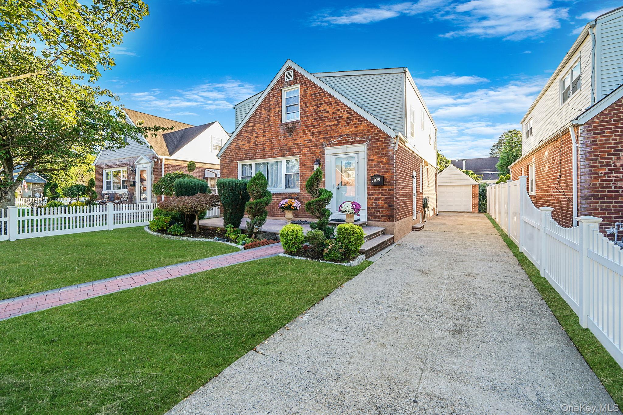 #1 photo, 182 Ann Street, ナッソー郡 Valley Stream , NY 11580