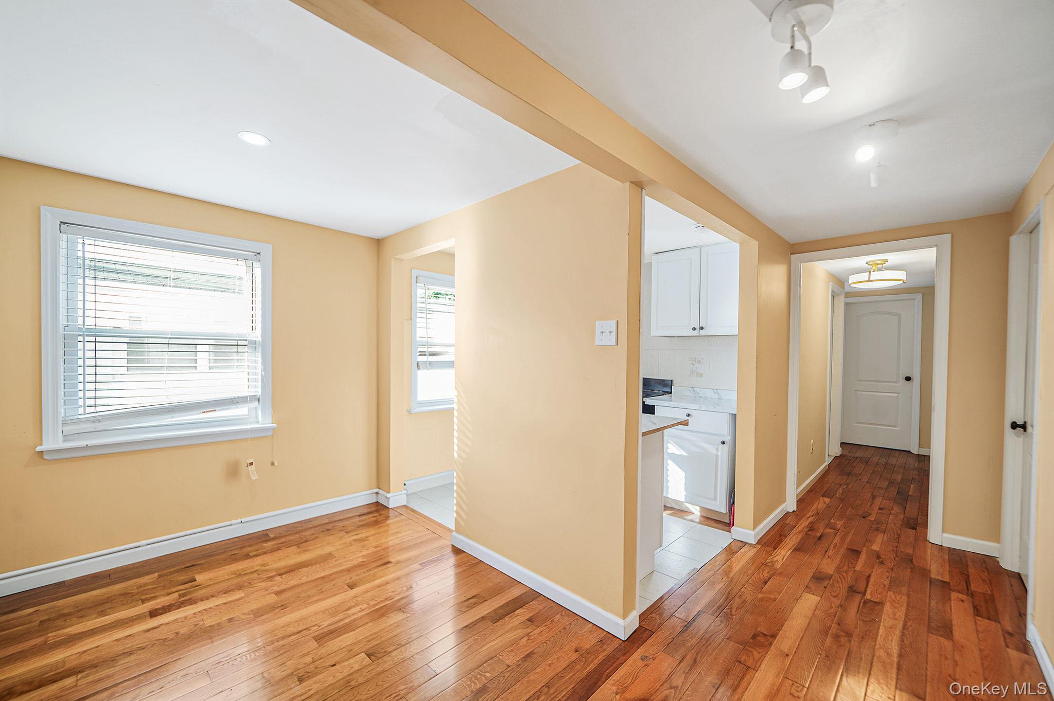 #18 photo, 182 Ann Street, ナッソー郡 Valley Stream , NY 11580