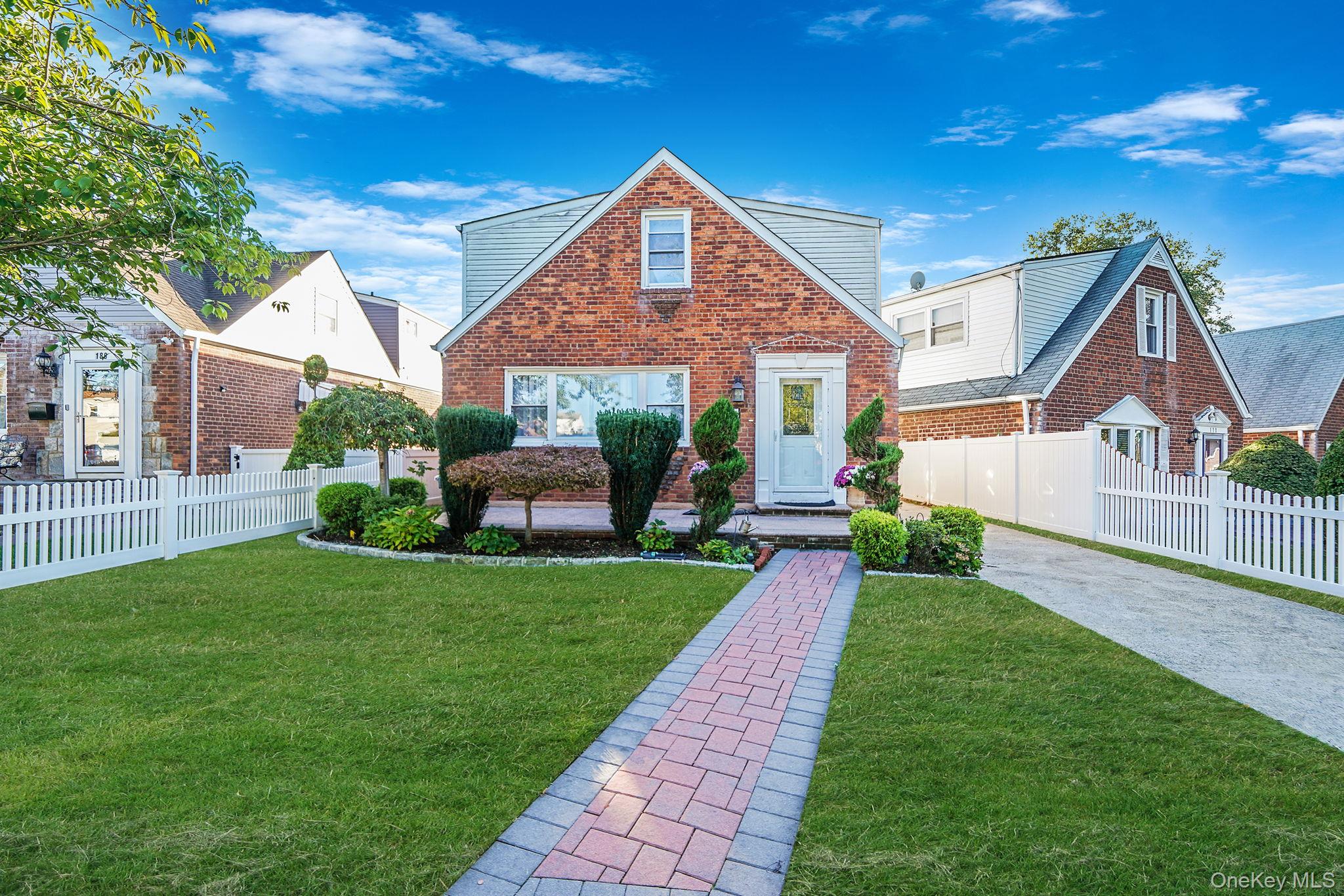 #2 photo, 182 Ann Street, ナッソー郡 Valley Stream , NY 11580